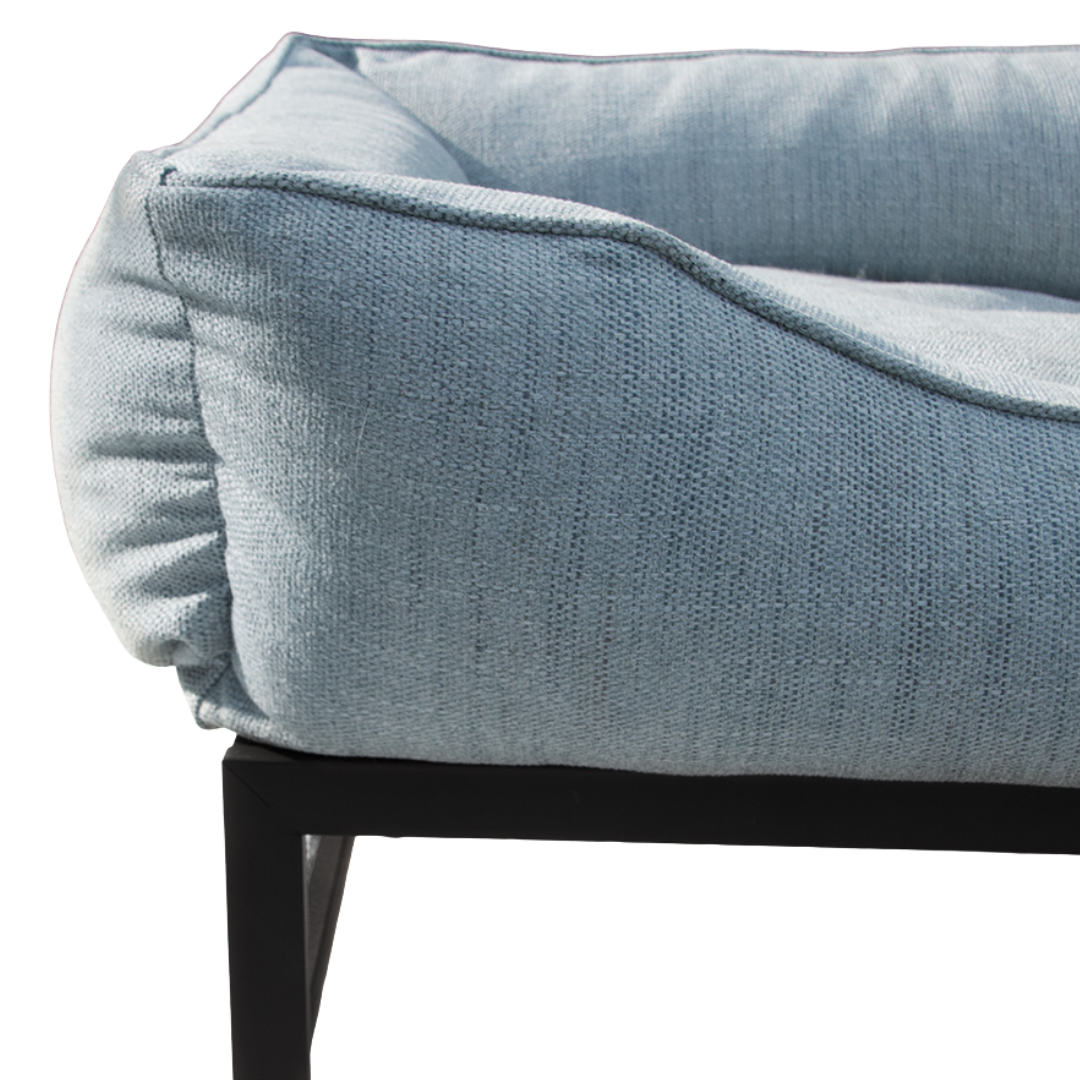 The FÜZI Elevated Dog Bed