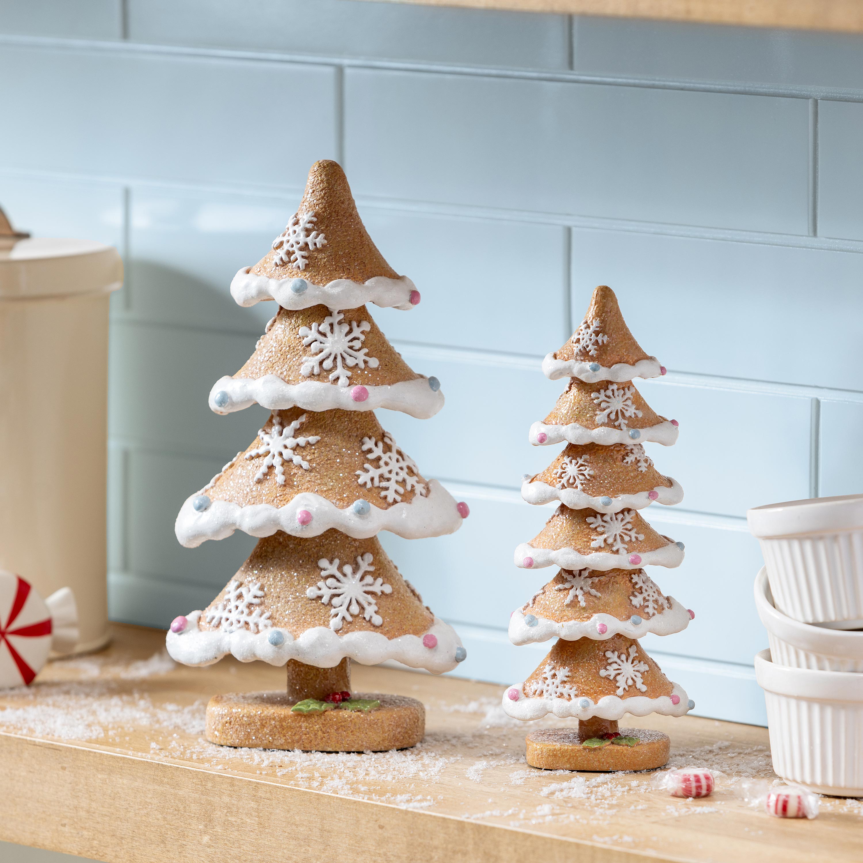 Sugar & Stripes Bright Table Décor Gingerbread Tree Resin Set