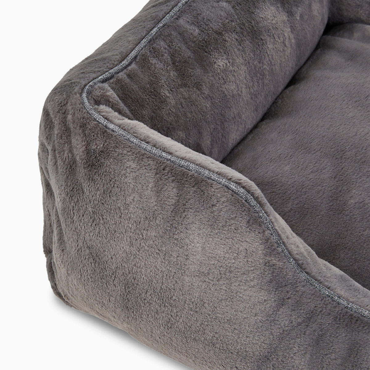 The FÜZI Elevated Dog Bed