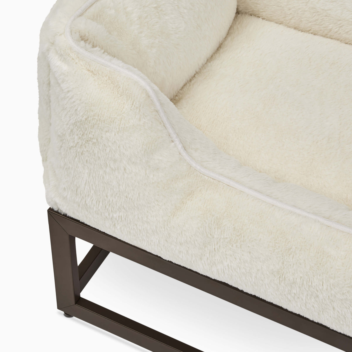 The FÜZI Elevated Dog Bed