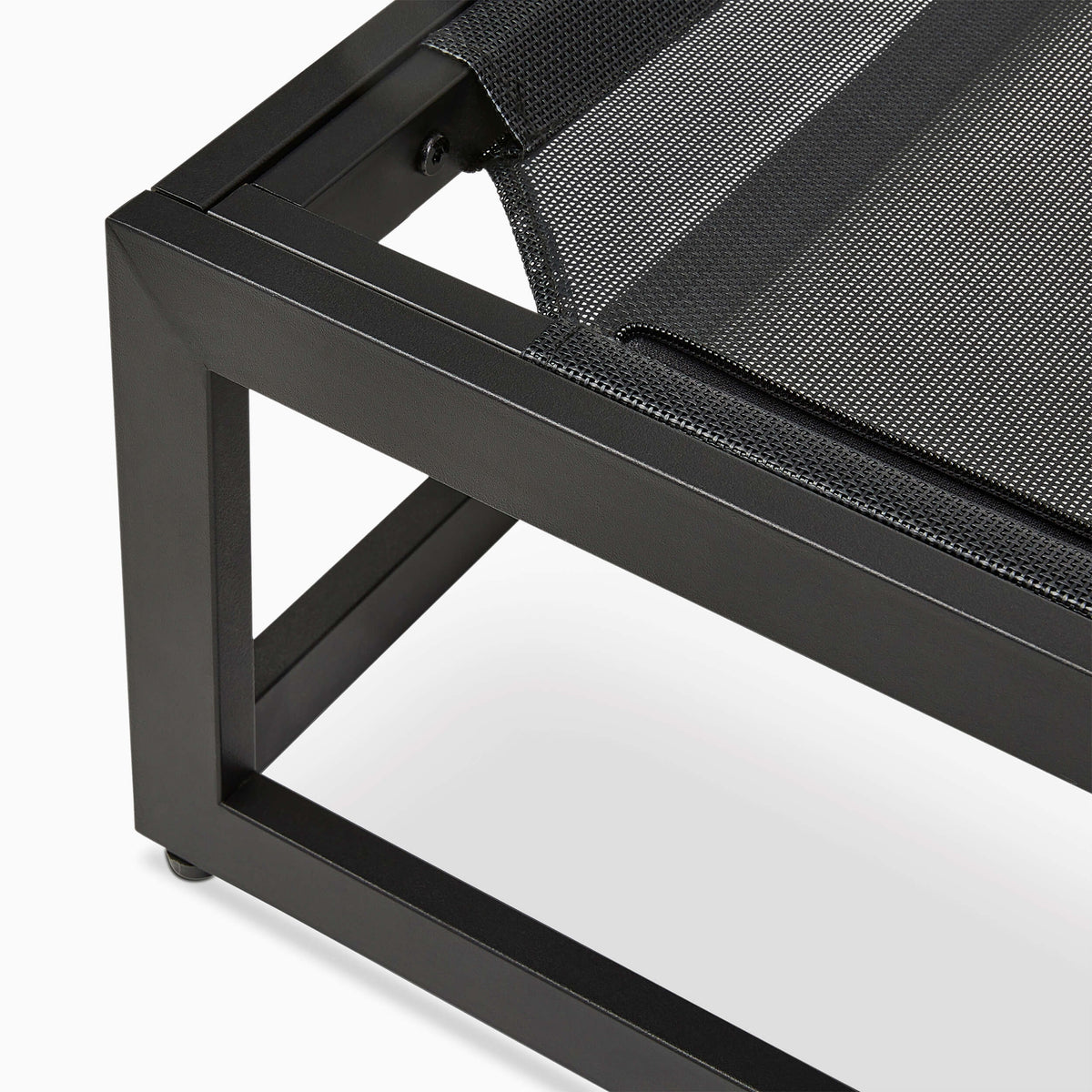 The FÜZI Elevated Dog Bed