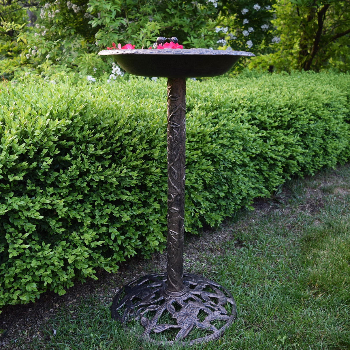 Round Cast Aluminum Metal 32-in Bird Bath with Hummingbirds