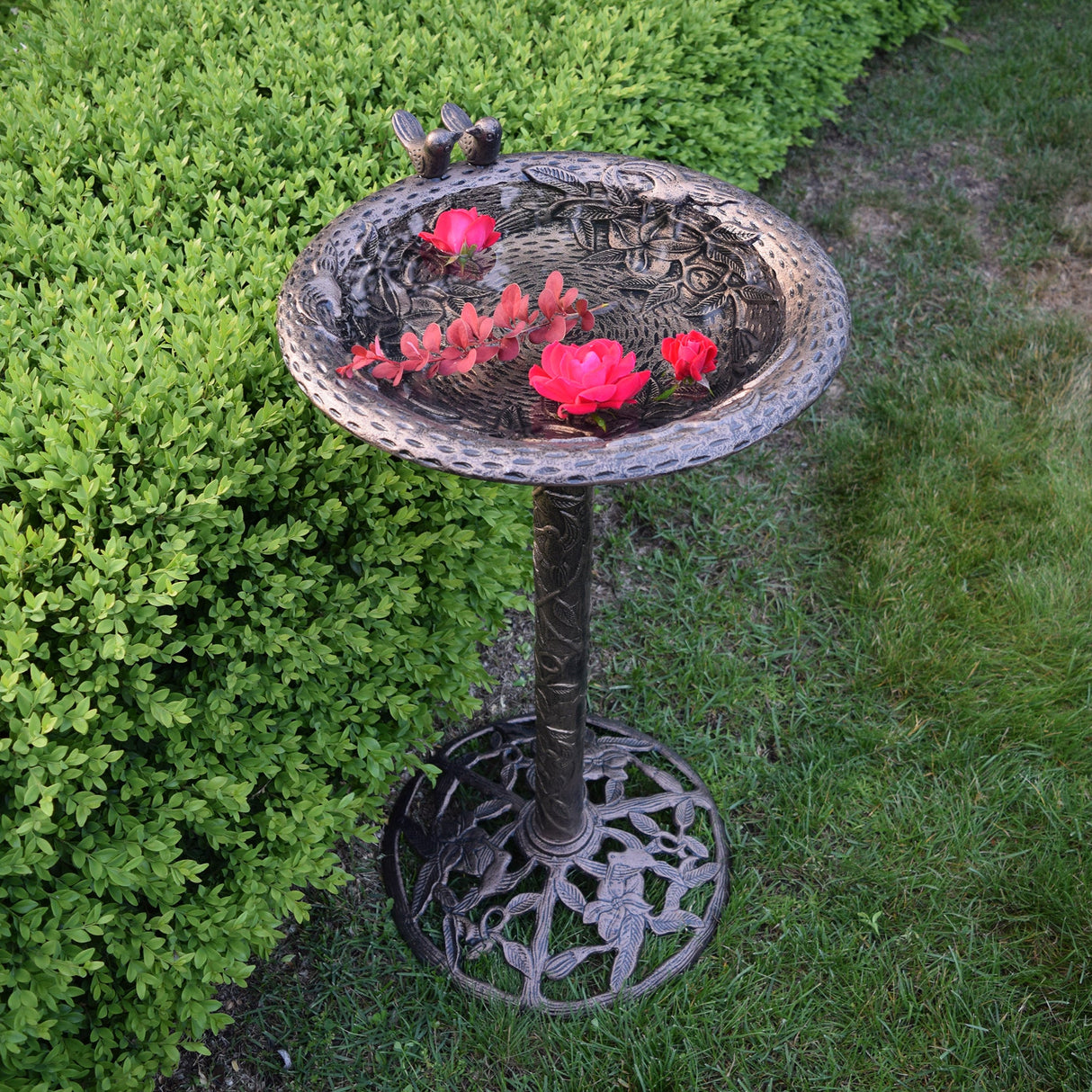 Round Cast Aluminum Metal 32-in Bird Bath with Hummingbirds