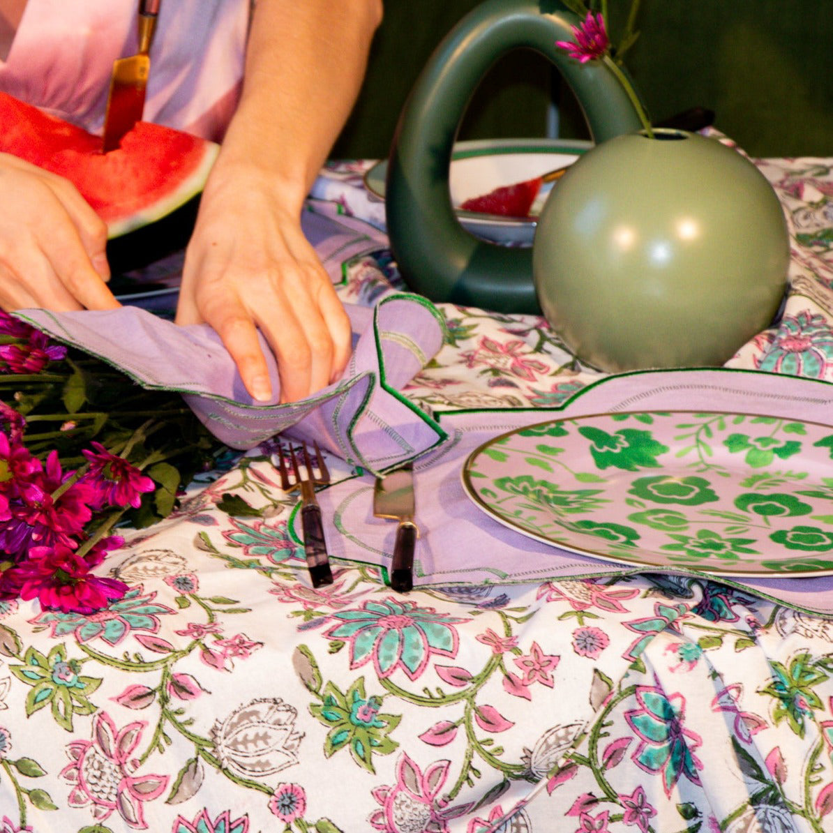 Pendula Petunia Tablecloth
