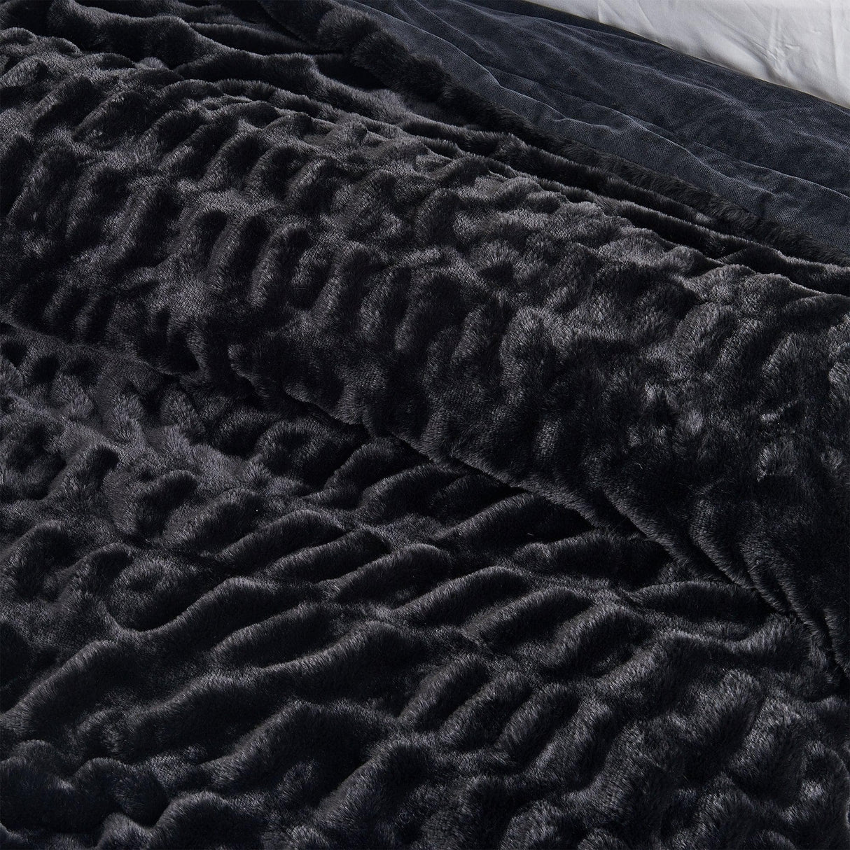 Ruched Faux Fur Throw Blanket - Alondra Collection