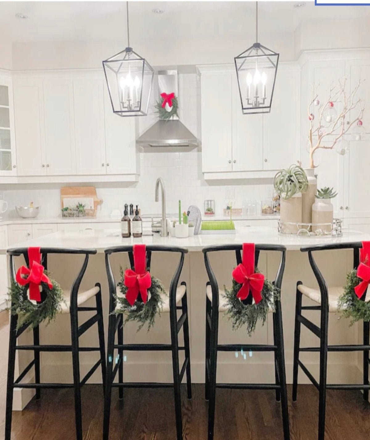 Mini Christmas Cabinet Wreath