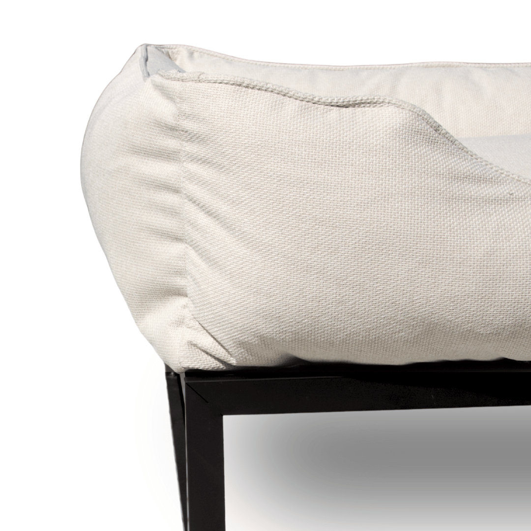 The FÜZI Elevated Dog Bed