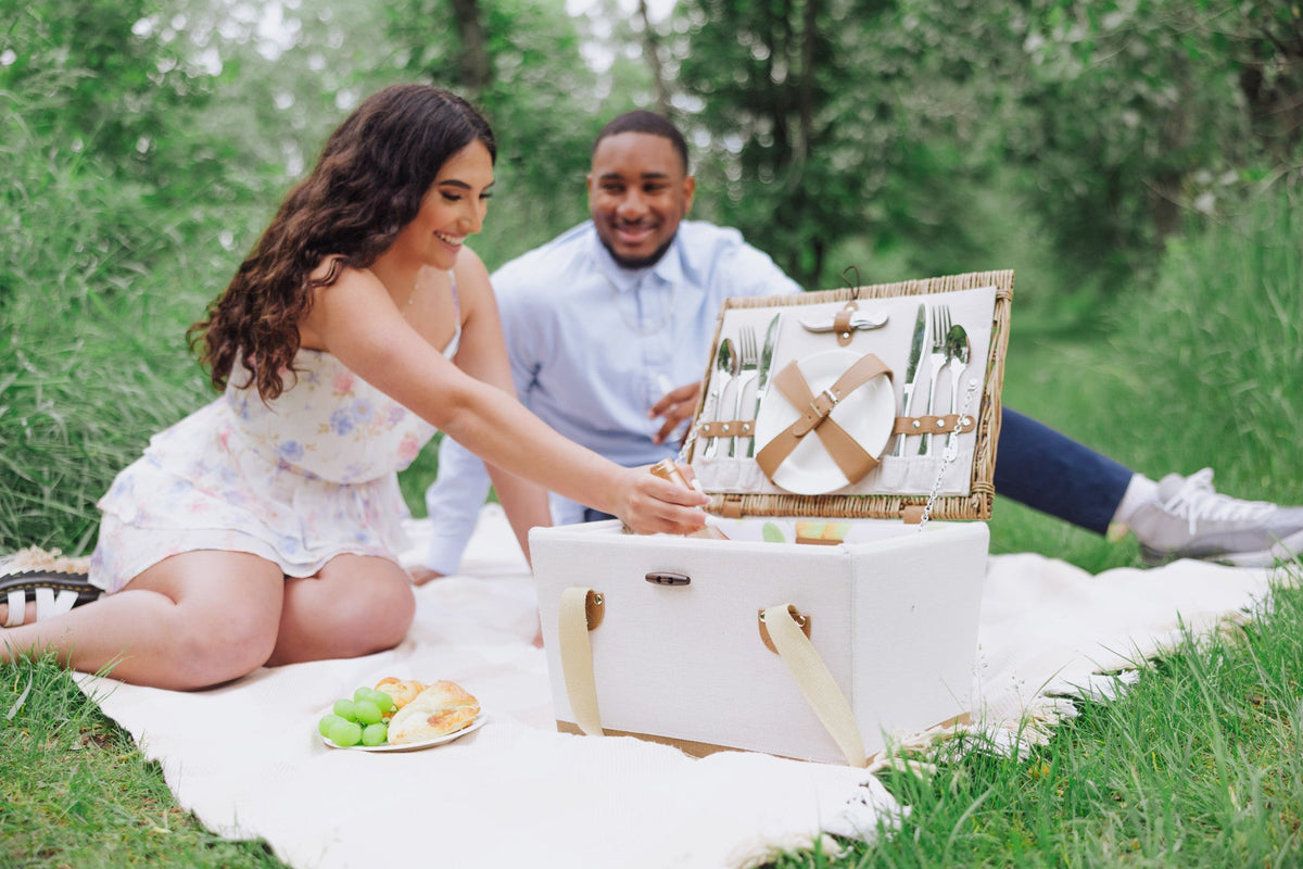 Lemongrove Picnic Basket for 2