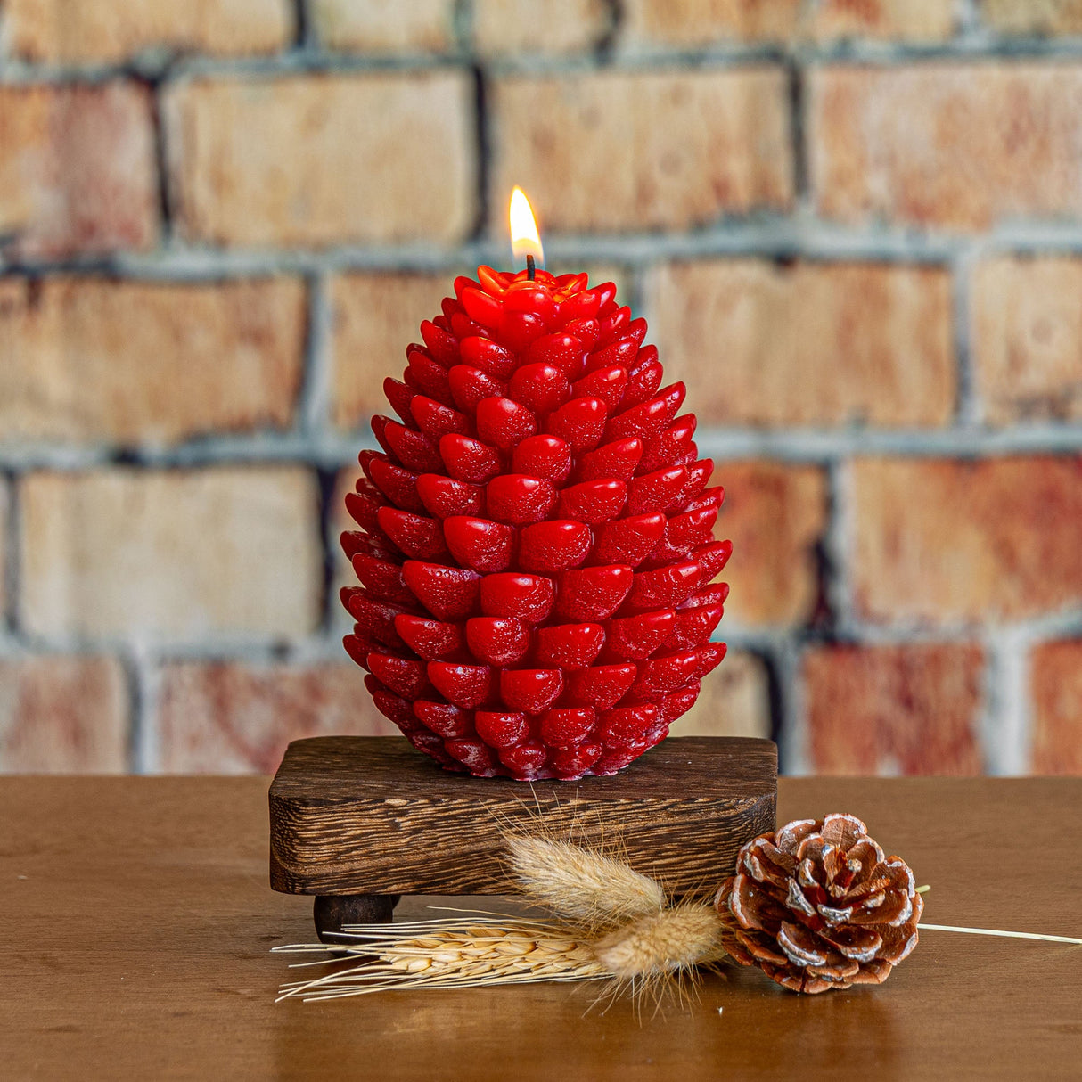 Signature Sculpted Pinecone Candle - Spicy Apple