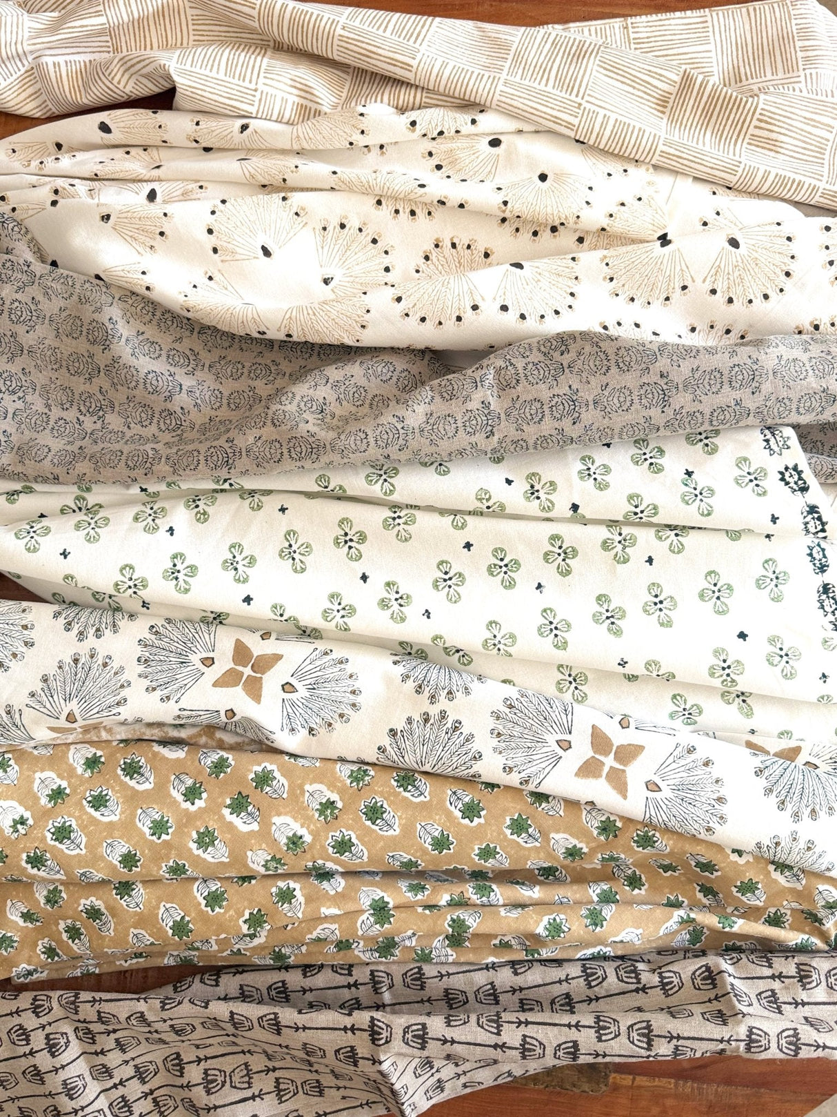 Table Throw (Ivory) - Poinsettia - Midnight, Chai, & Sage