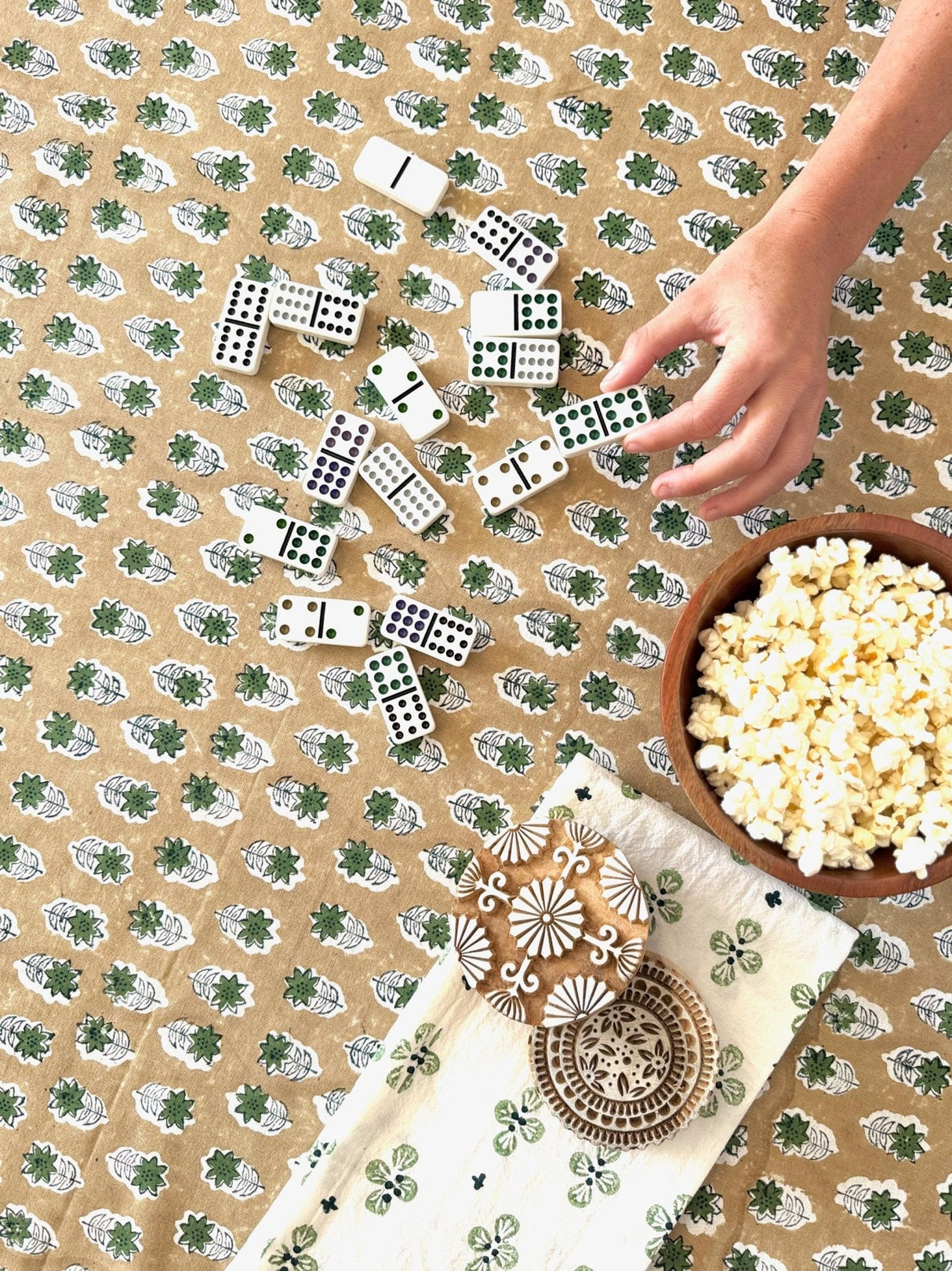 Table Throw (Ivory) - Poinsettia - Midnight, Chai, & Sage