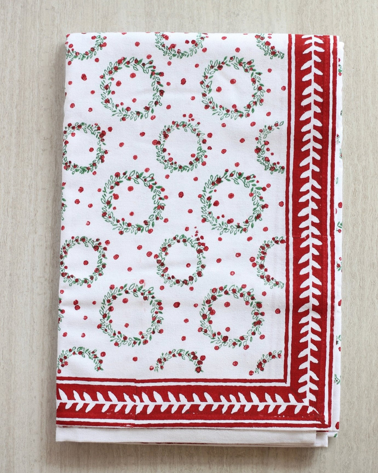 Tablecloth - Wreath, Evergreen & Red