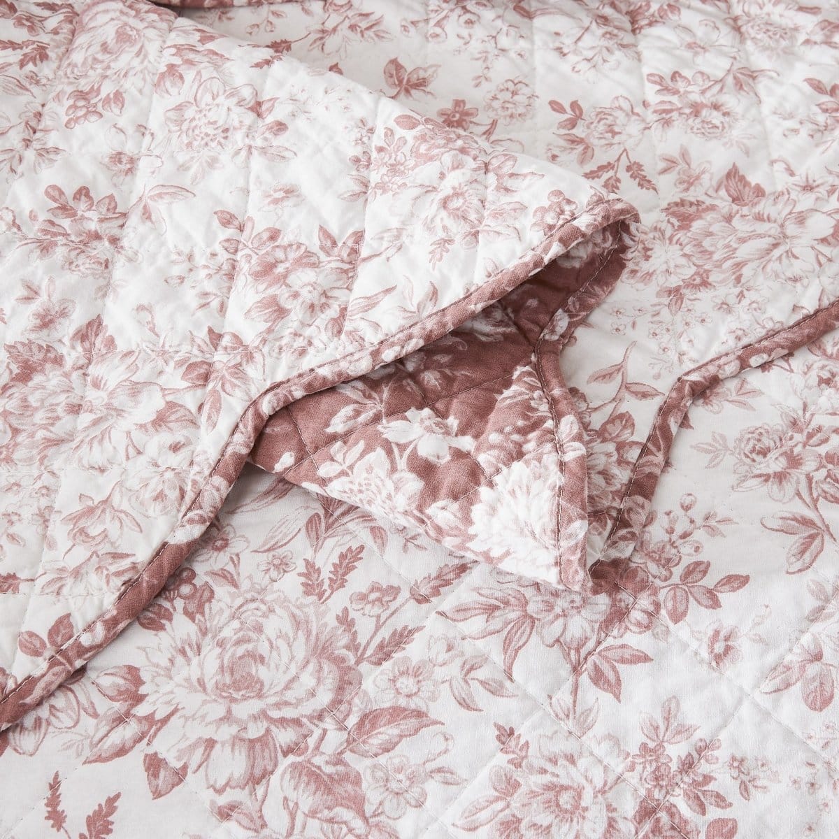 Peony Toile Reversible Cotton Quilt Set