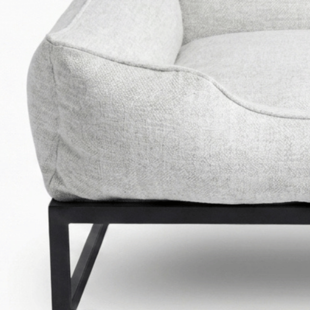 The FÜZI Elevated Dog Bed