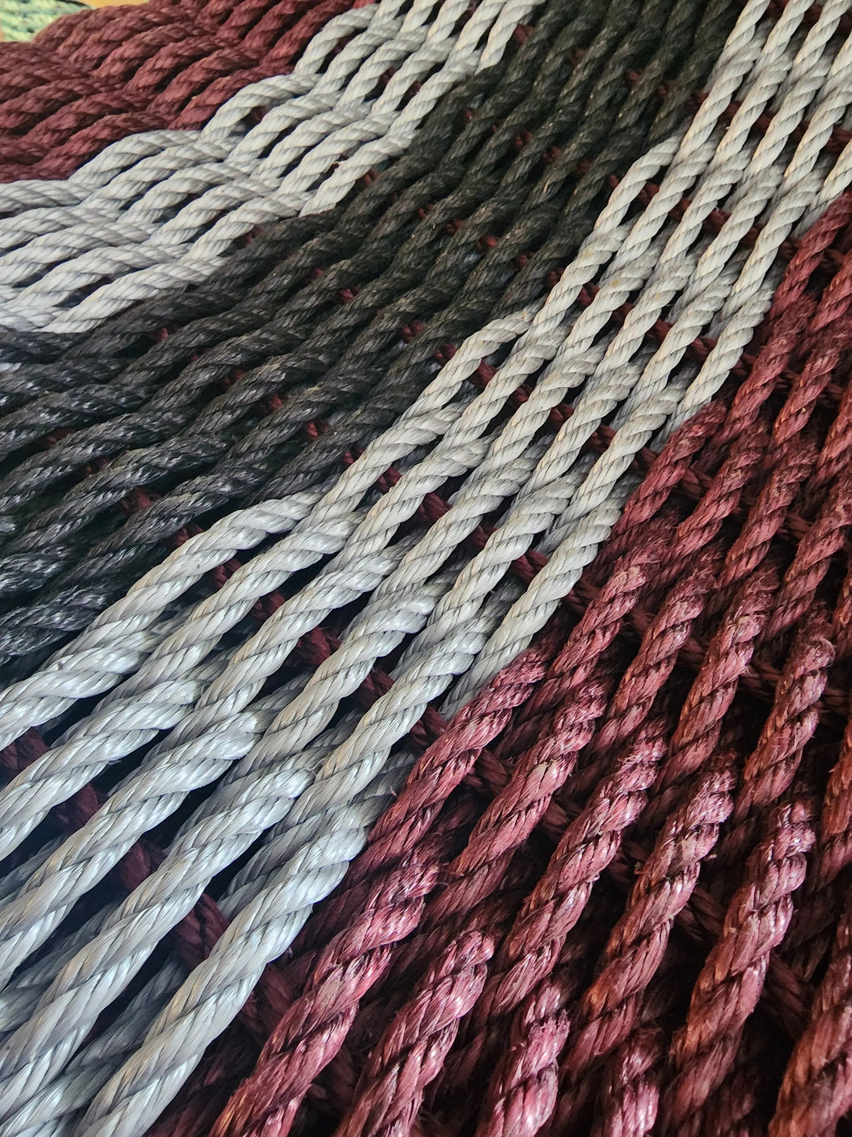 5 Stripe Lobster Rope Mat Burgundy, Light Gray, Black