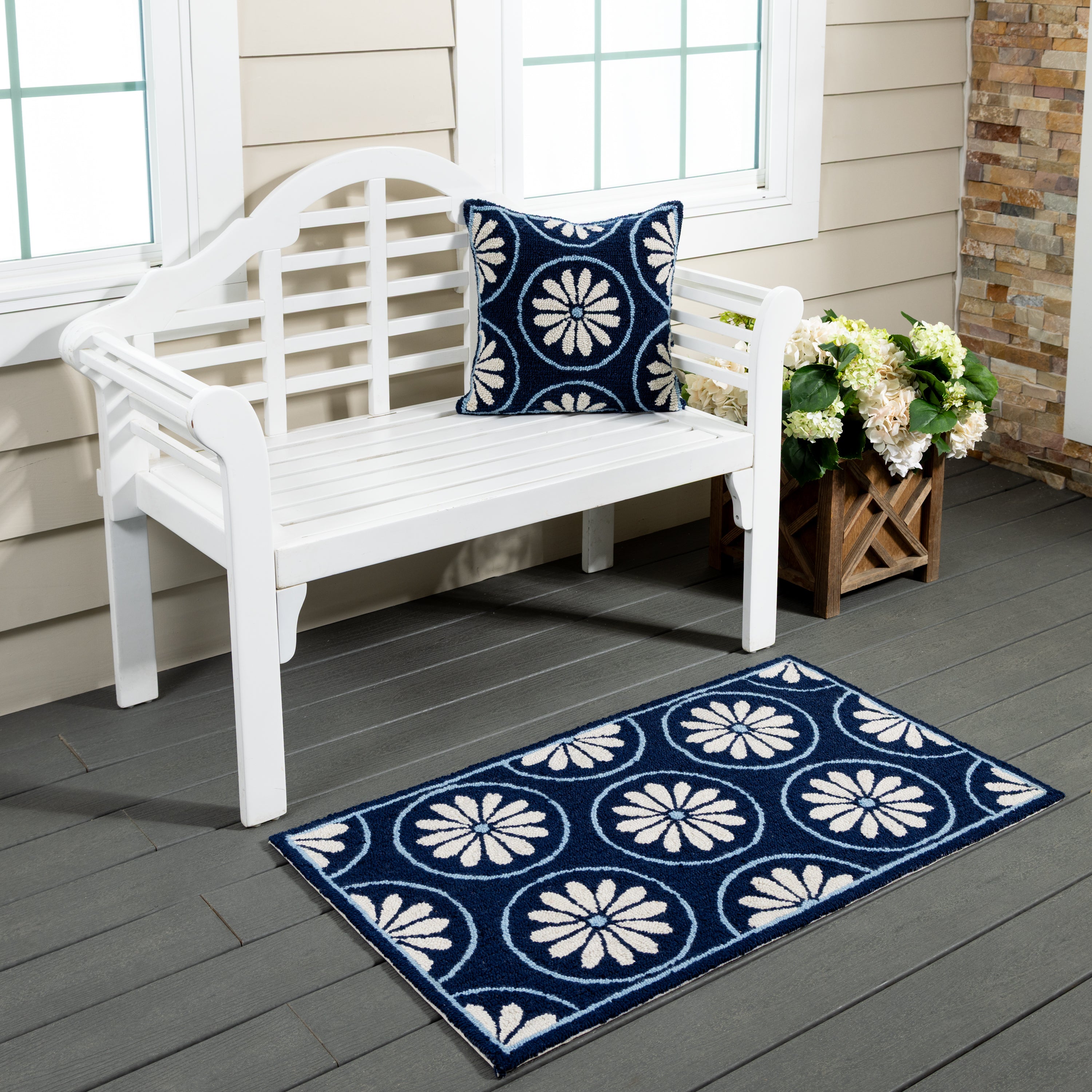 Blue Coastal Indoor/Outdoor Hooked Rug 24