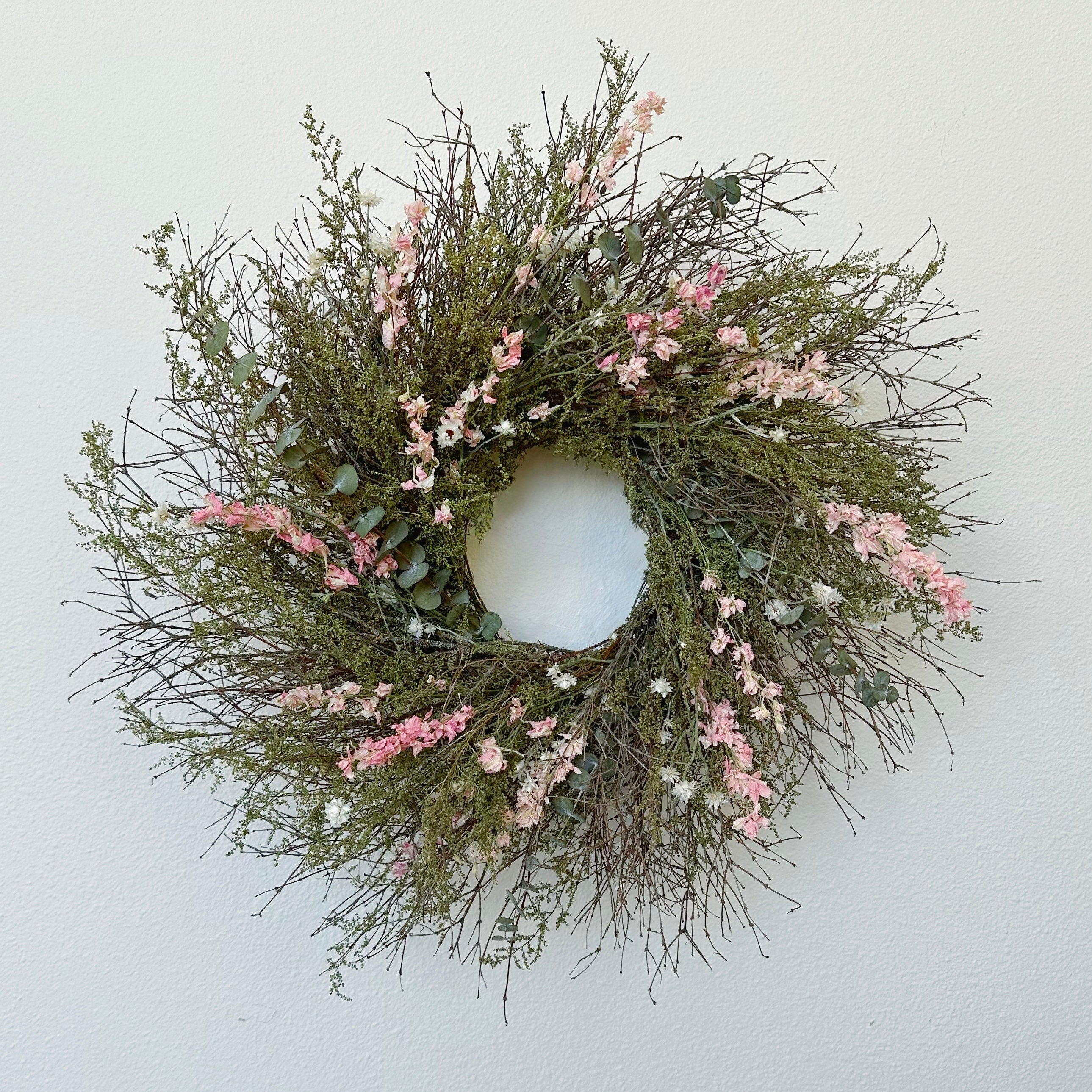 Eucalyptus and Sweet Annie Floral Dried Wreath – Plow & Hearth