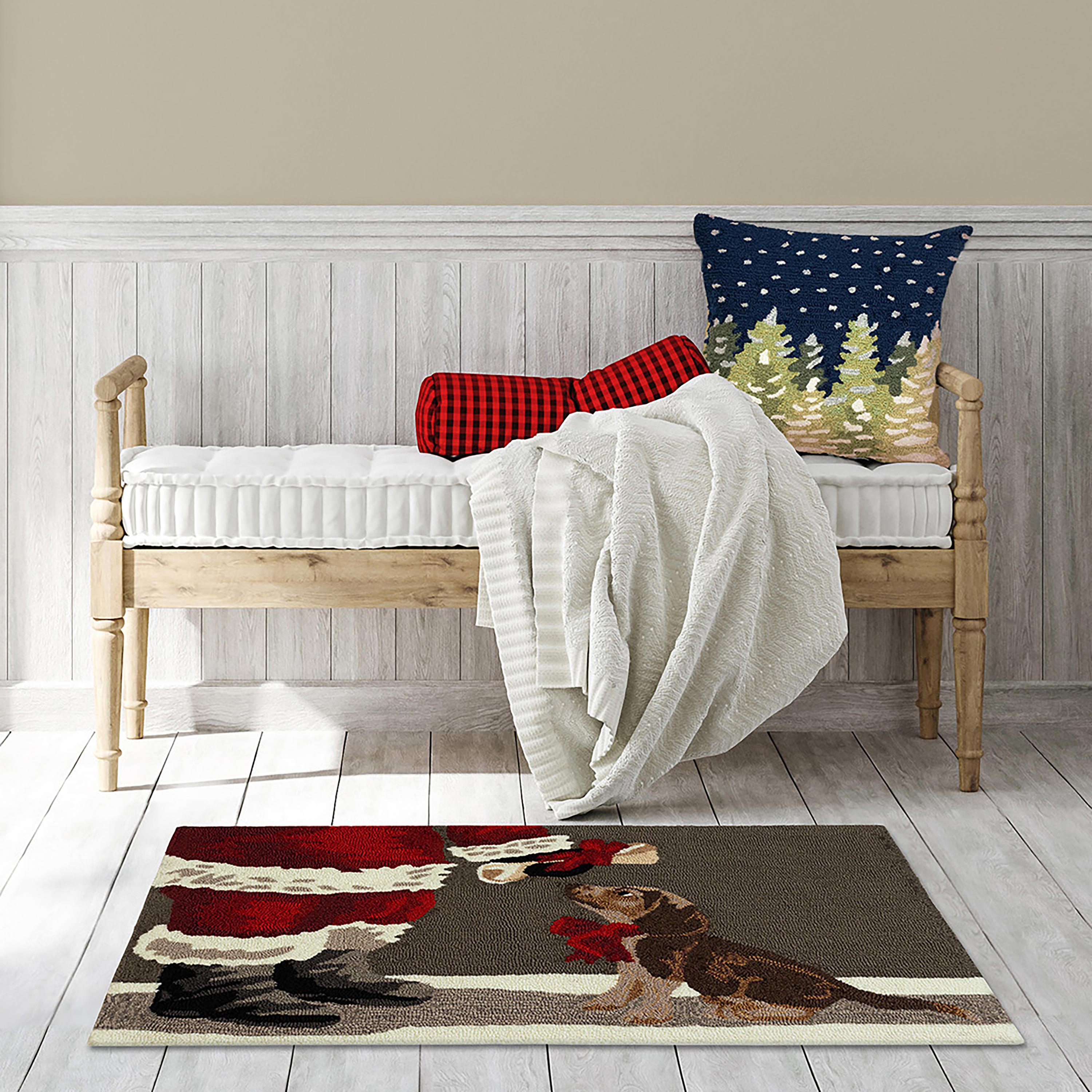 Indoor/Outdoor Hand-Hooked Good Dog Accent Rug, 30