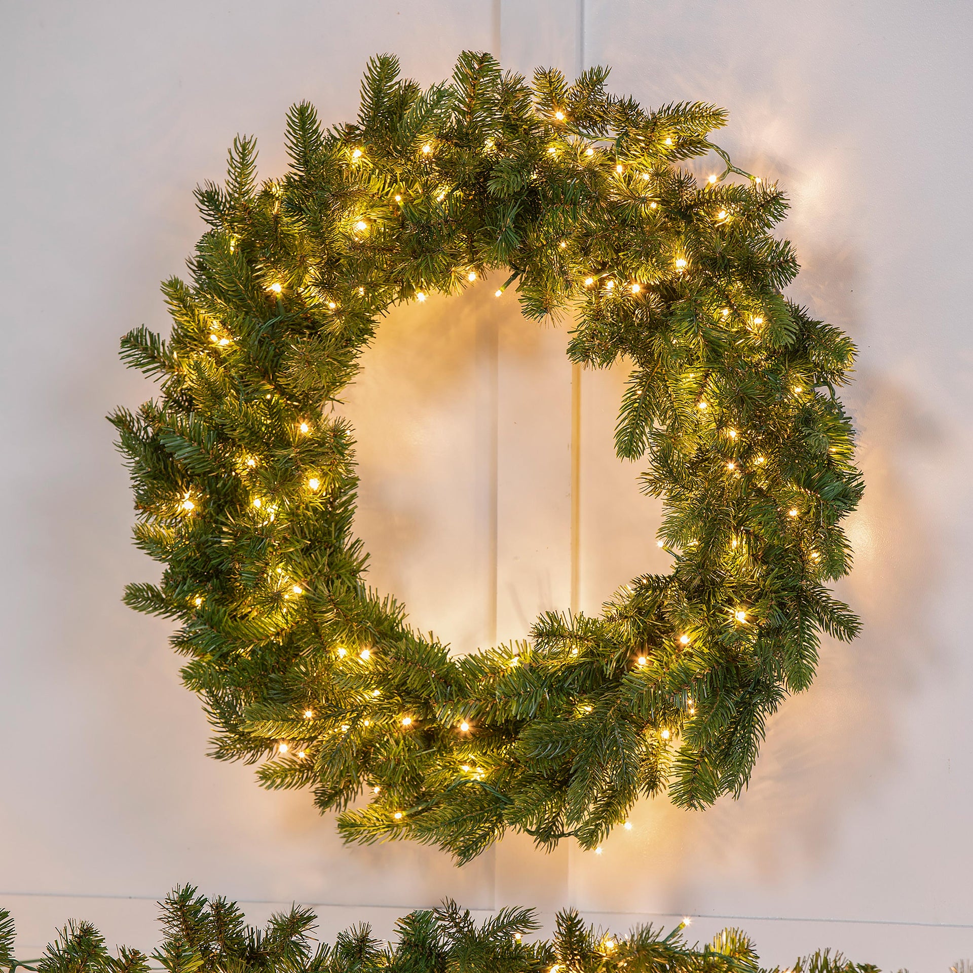 Arlington Indoor/Outdoor Lighted Holiday Wreath – Plow \u0026 Hearth, image size:1920x1920