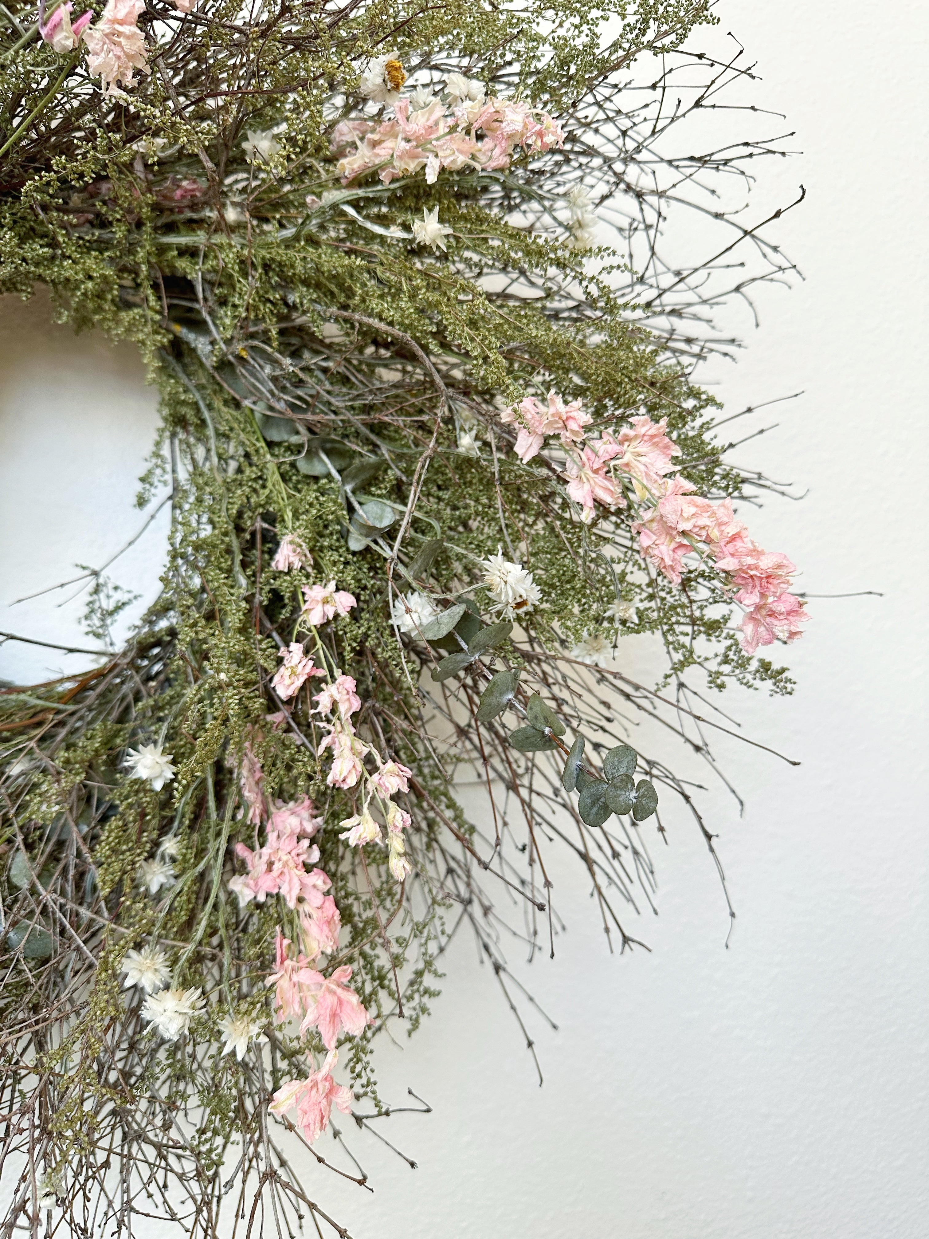 Eucalyptus and Sweet Annie Floral Dried Wreath – Plow & Hearth
