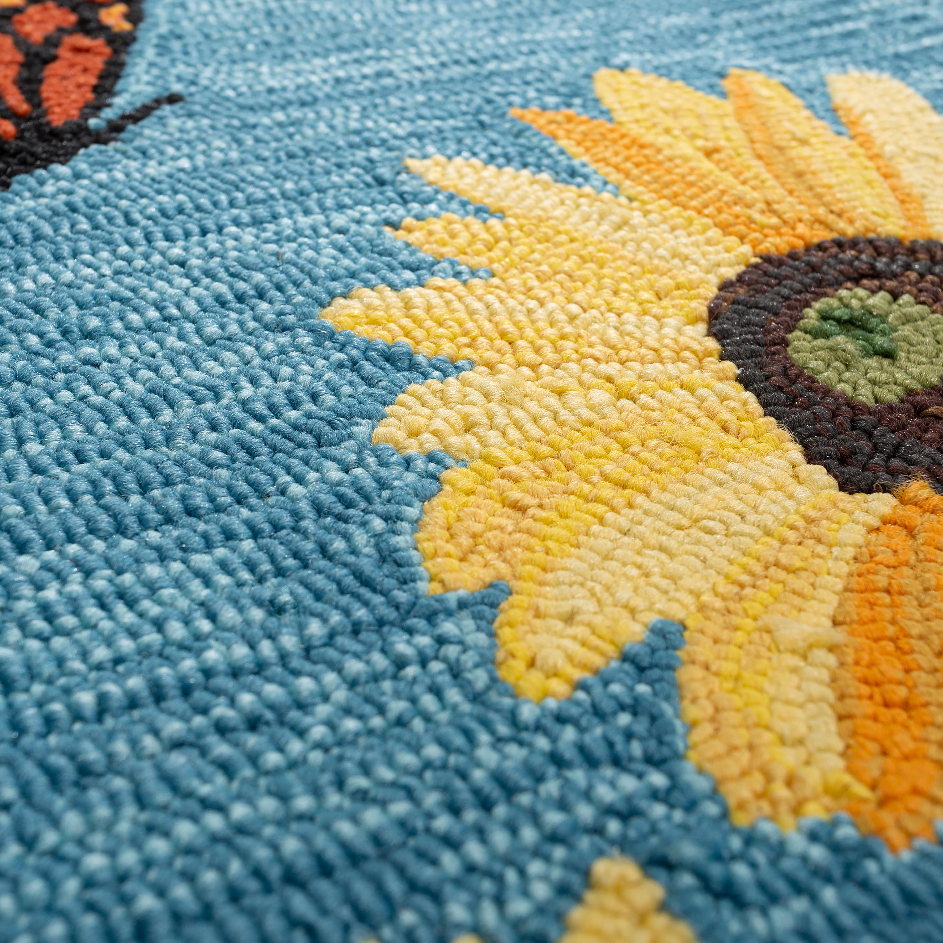 Indoor/Outdoor Sunflower and Butterfly Hooked Polypropylene Accent