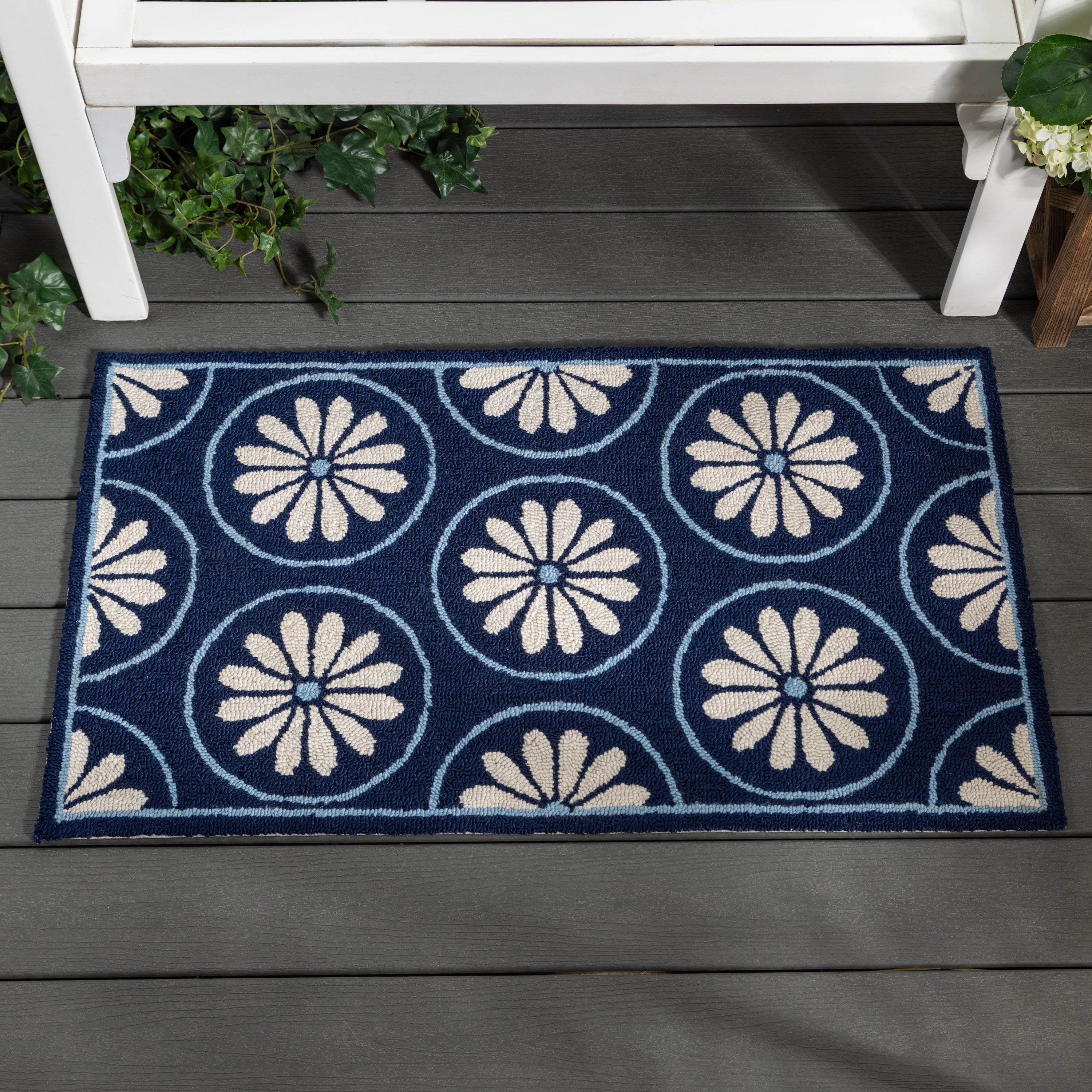 Blue Coastal Indoor/Outdoor Hooked Rug 24