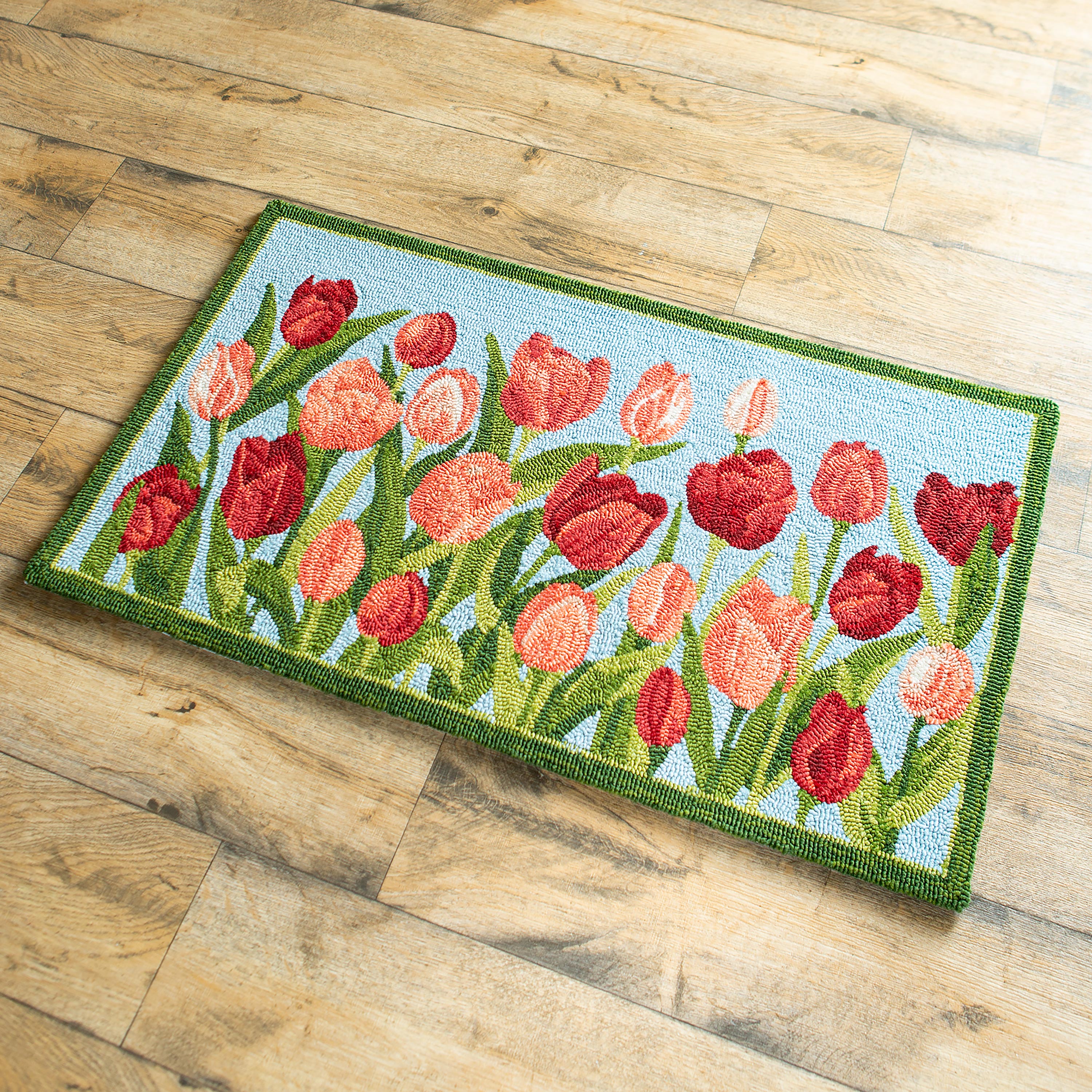 Indoor/Outdoor Pink Tulips Hooked Polypropylene Accent Rug – Plow
