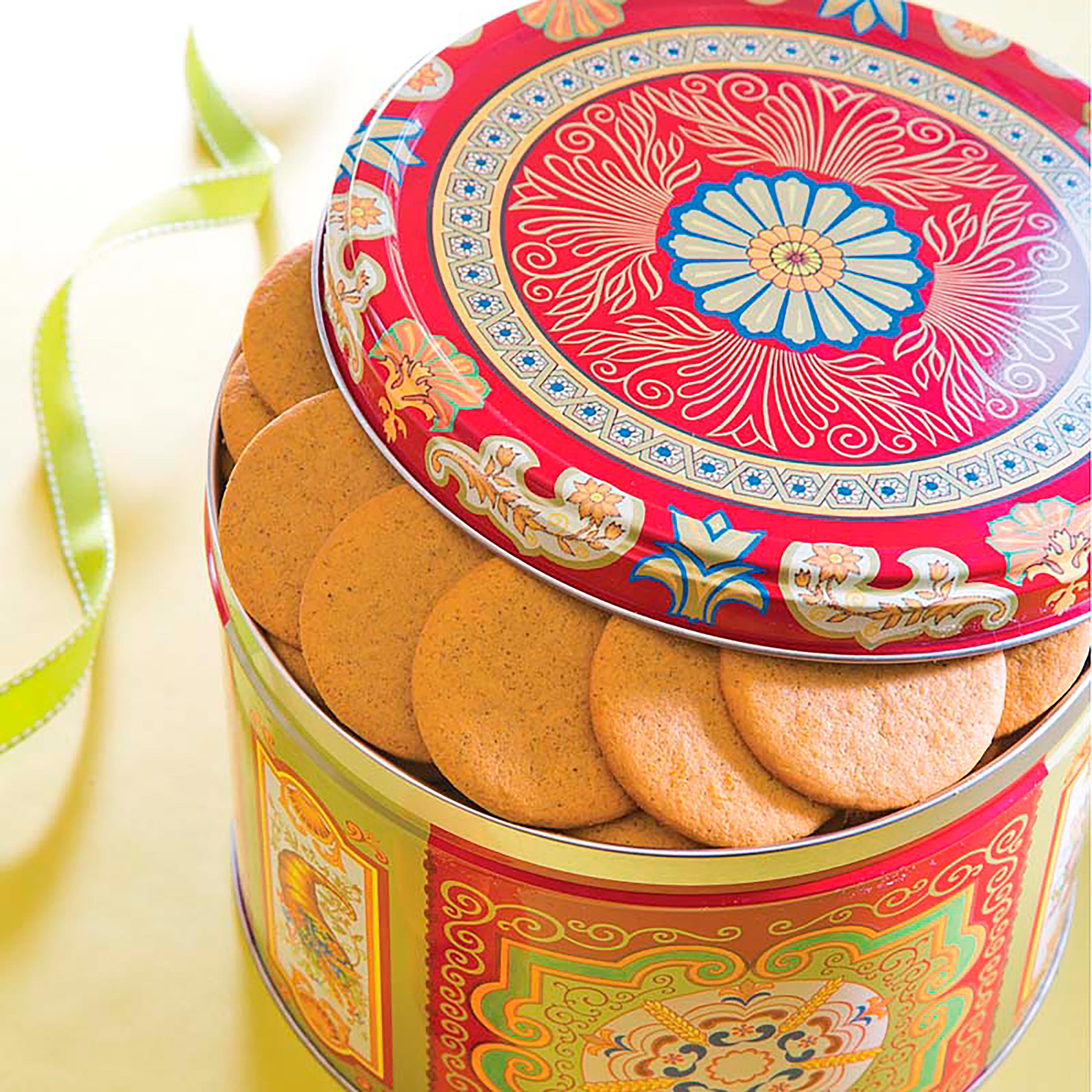 Nyakers Swedish Gingersnap Cookies In Gift Tin | Plow & Hearth