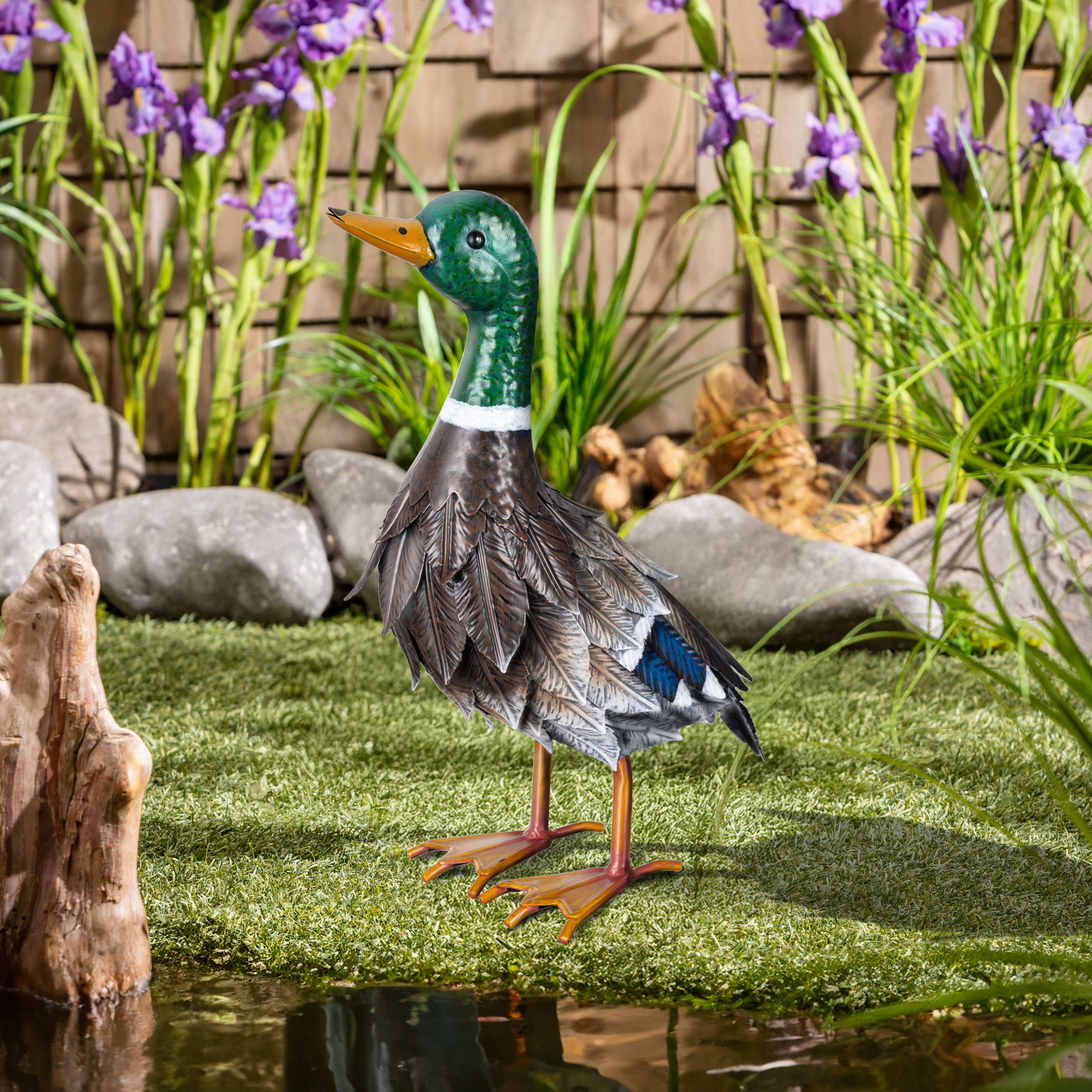 Metal duck decor. 15.8