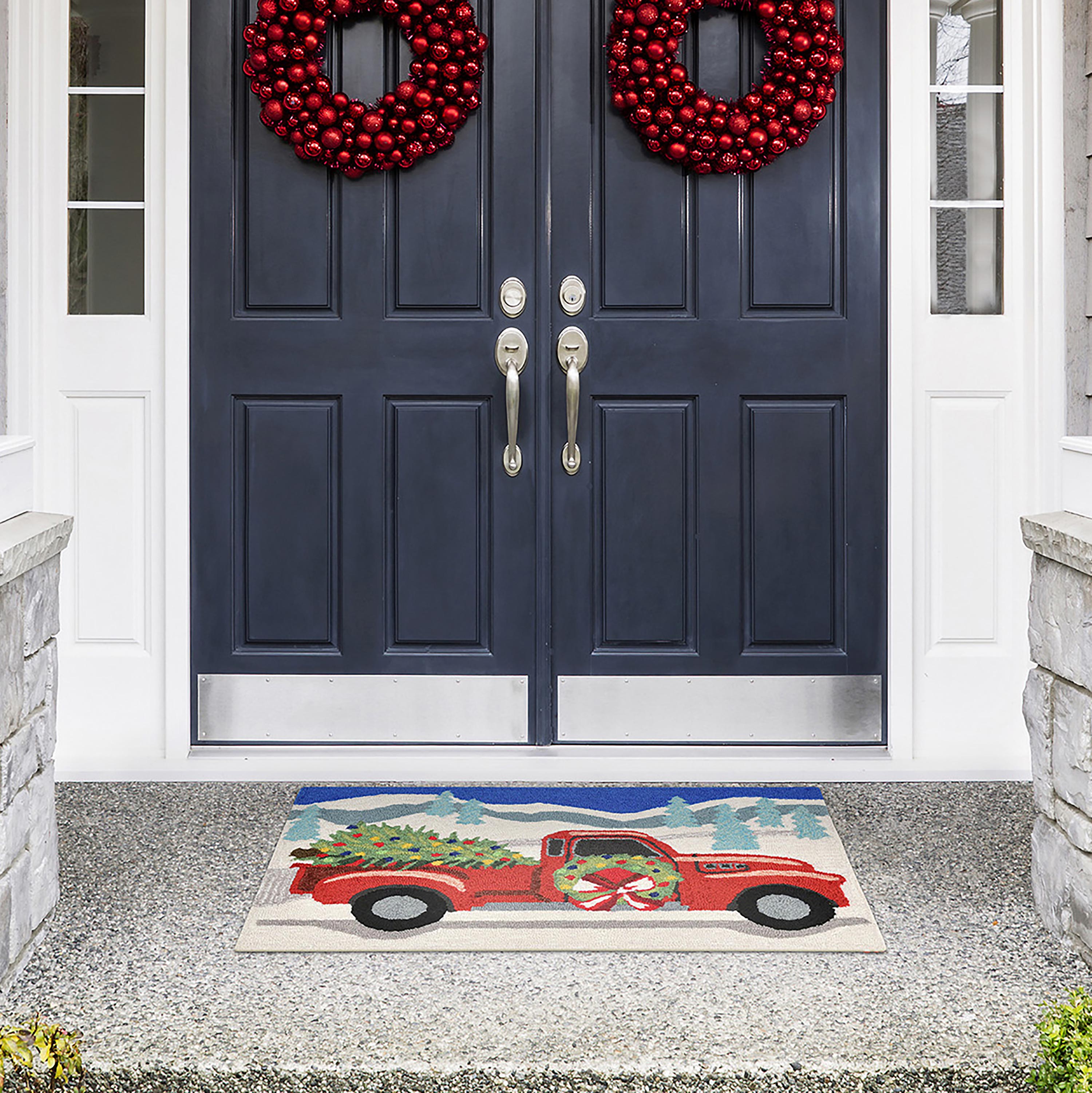 Indoor/Outdoor Hand-Hooked Christmas Truck Accent Rug, 30