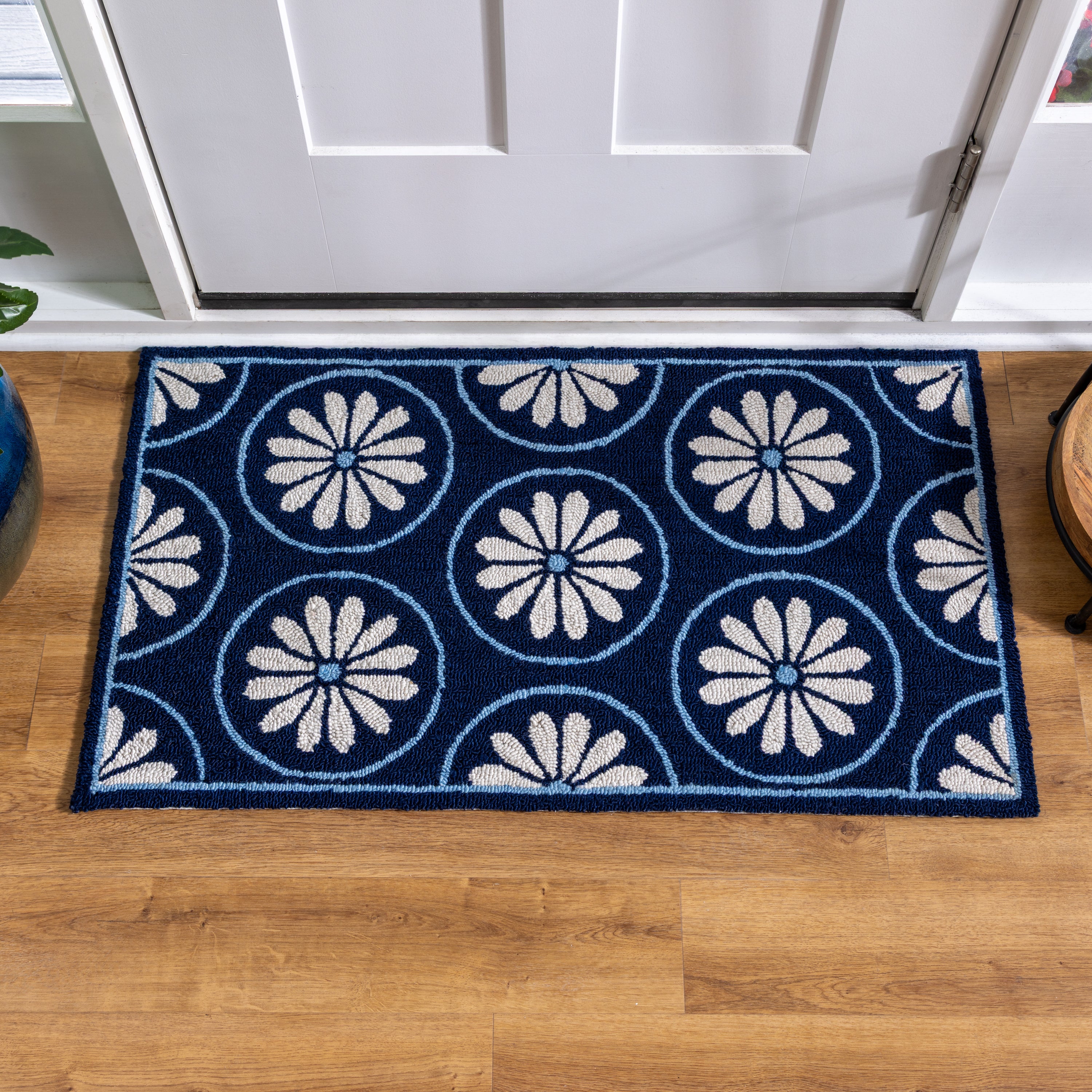 Blue Coastal Indoor/Outdoor Hooked Rug 24
