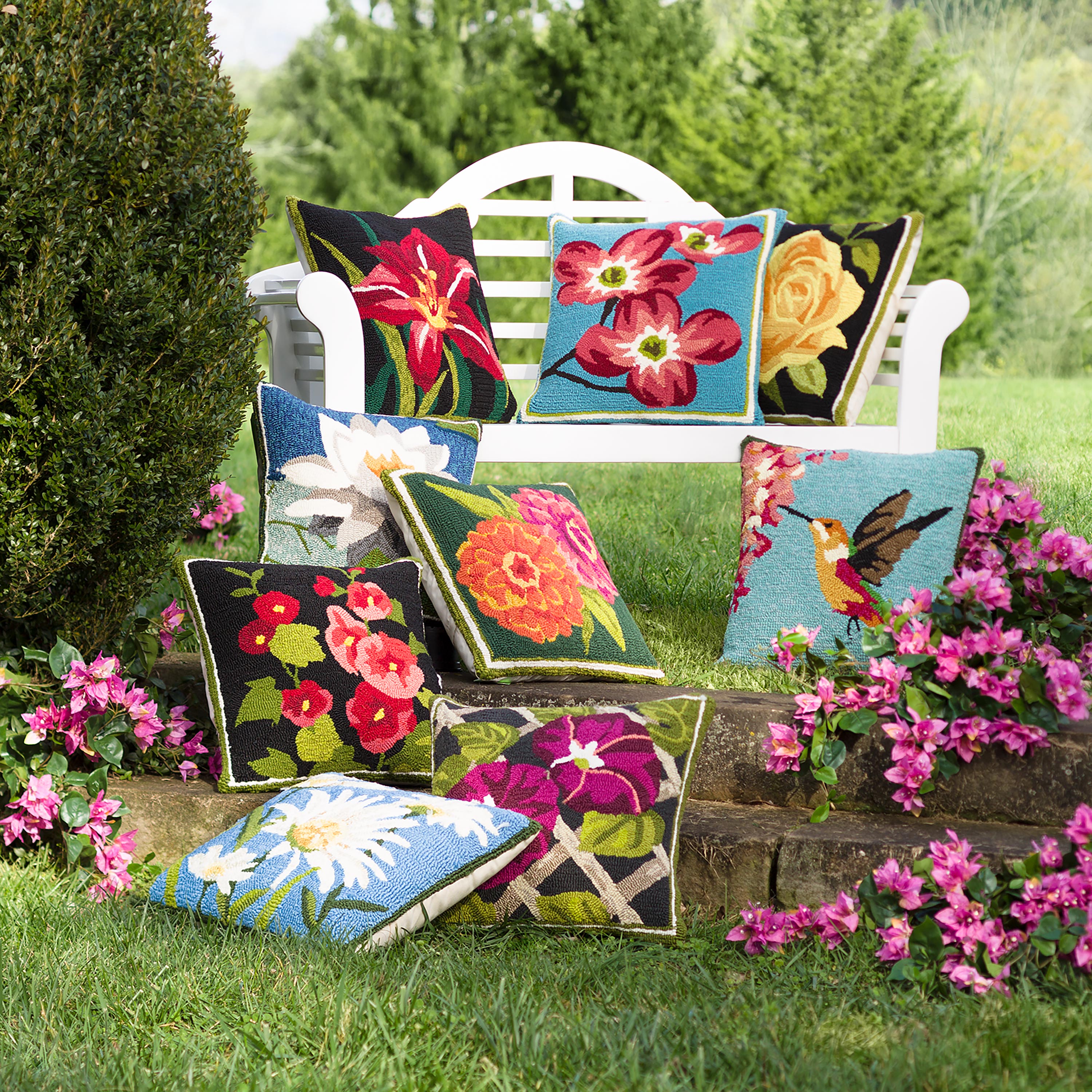 Indoor/Outdoor Double Zinnia Hooked Throw Pillow – Plow & Hearth