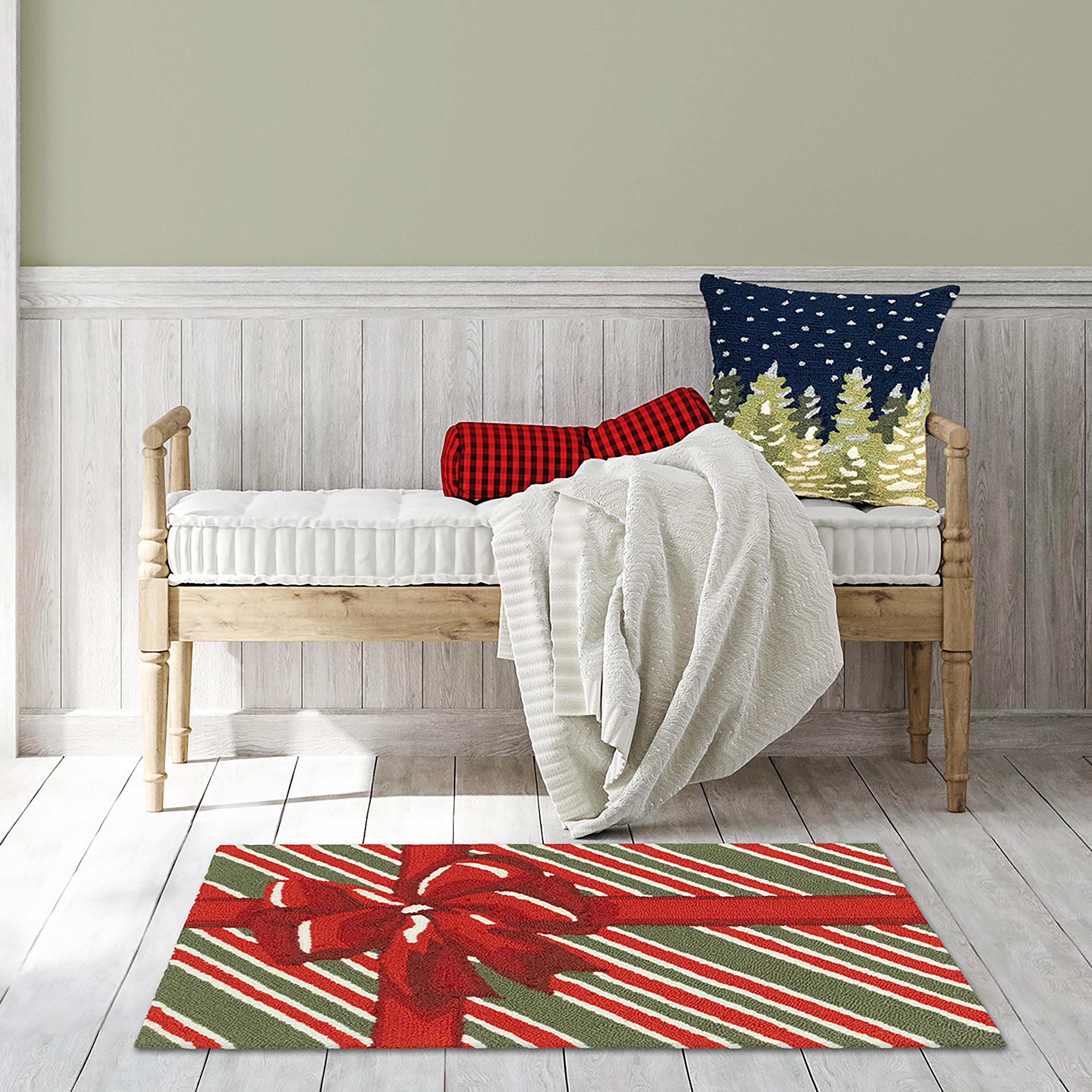 Indoor/Outdoor Hand-Hooked Christmas Gift Accent Rug, 20