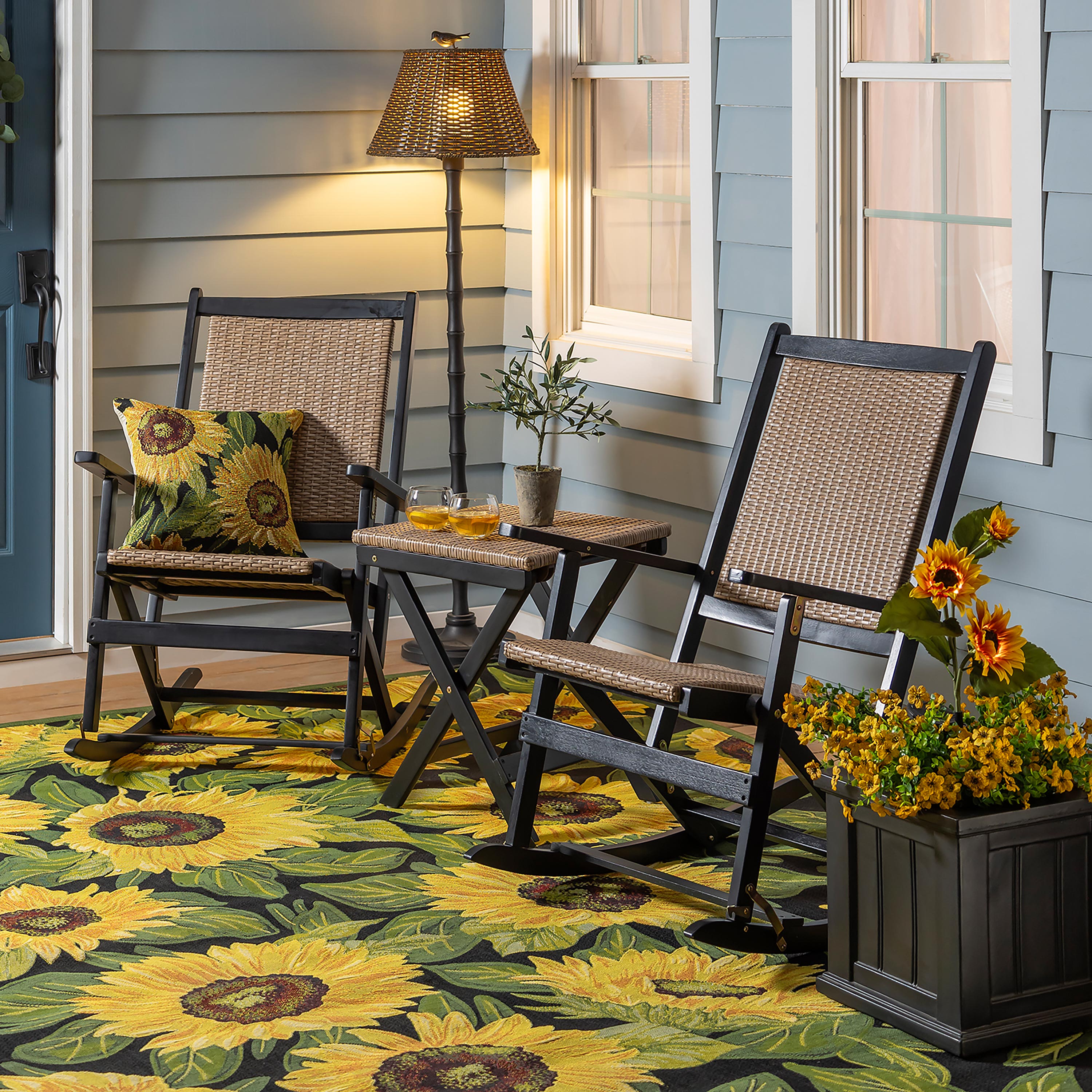 Indoor/Outdoor Black Sunflower Polypropylene Rug, 7'10