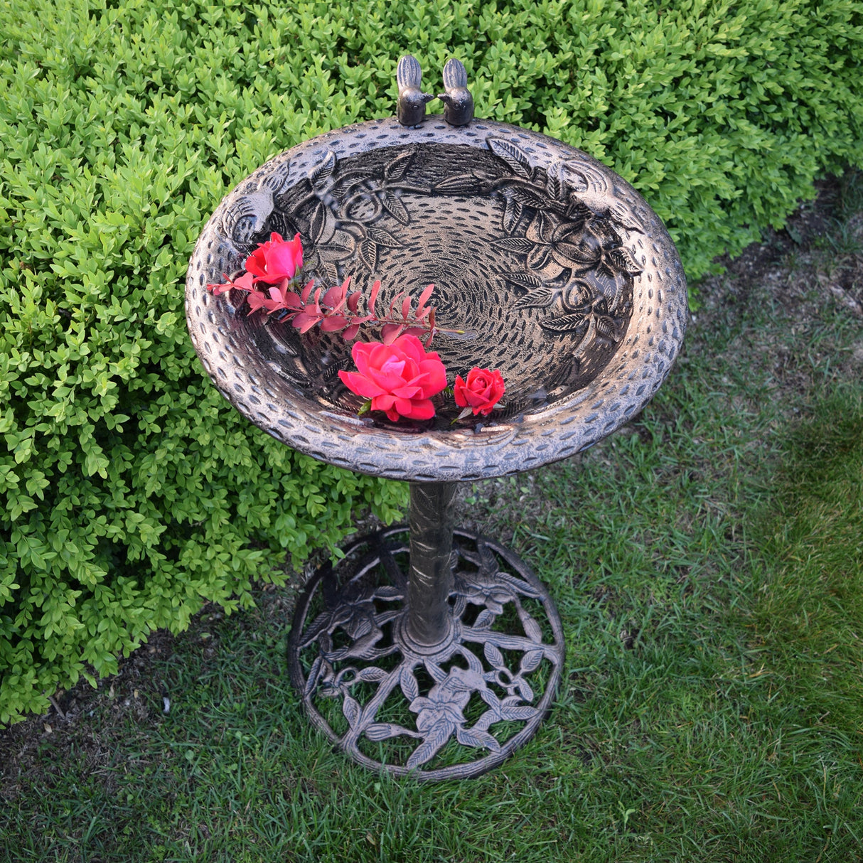 Round Cast Aluminum Metal 32-in Bird Bath with Hummingbirds