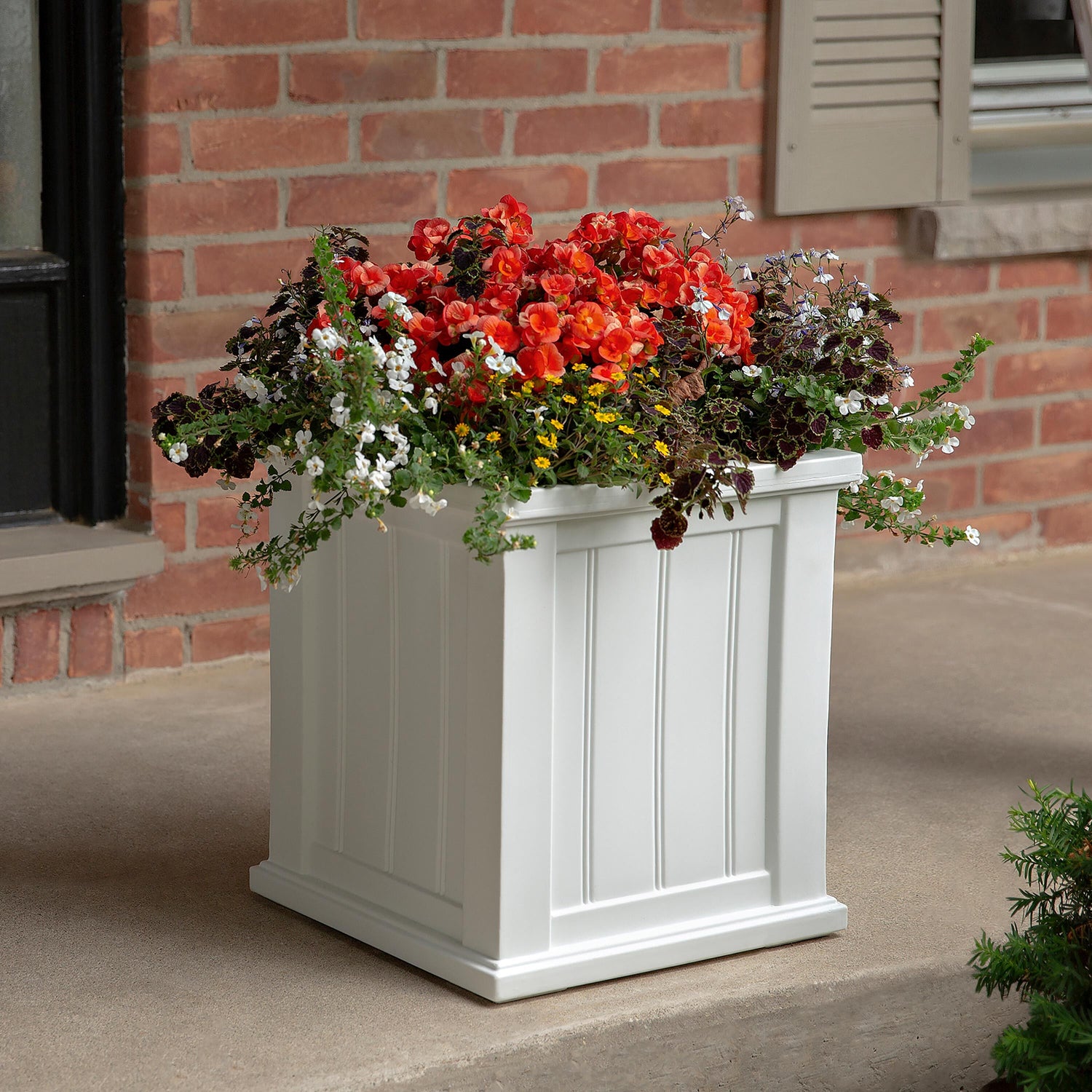self-watering planter box 16" x 16" Cape Cod Patio Square Planter Black
