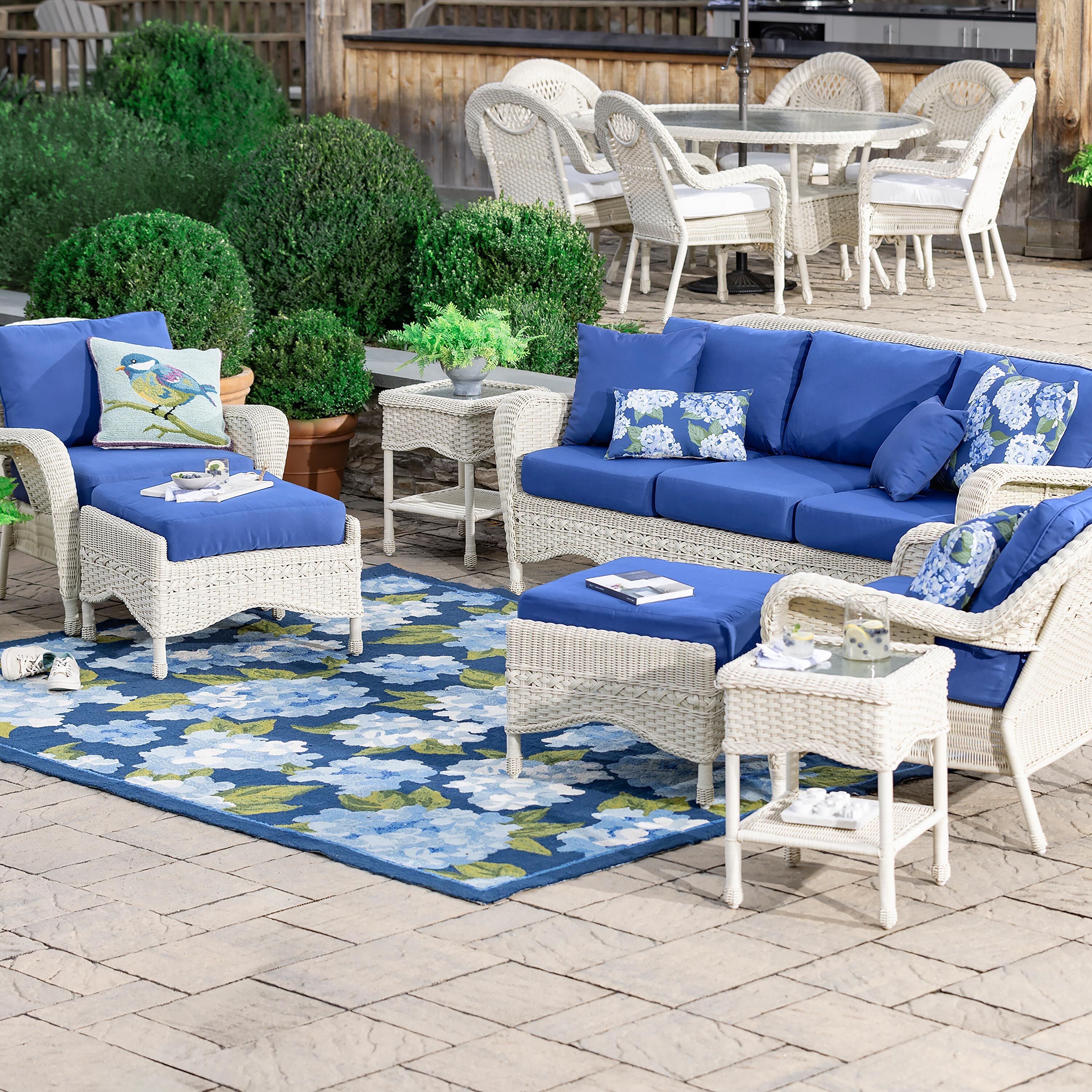 Indoor/Outdoor Hooked Hydrangea Throw Pillow – Plow & Hearth