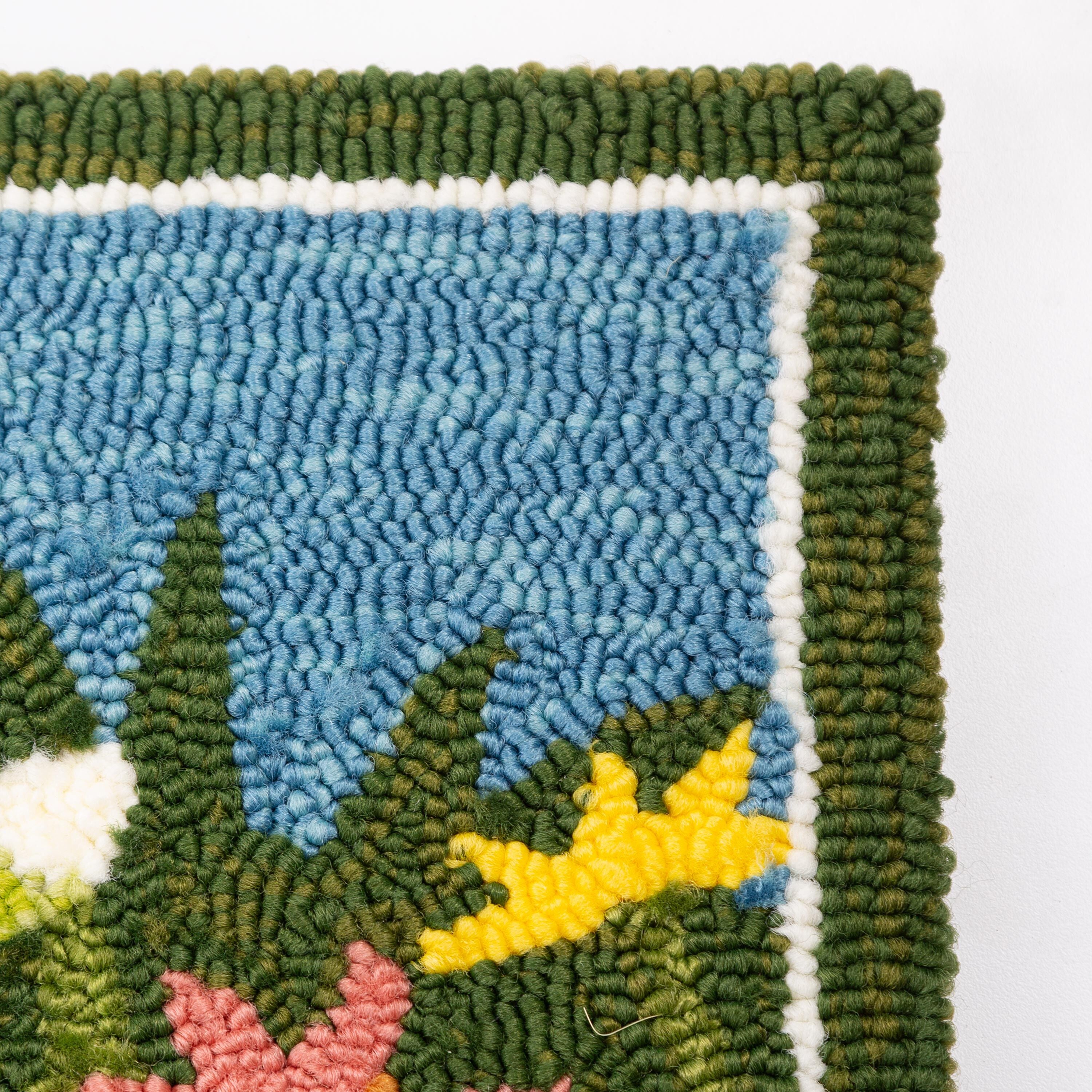 Indoor/Outdoor Daisy Walk Hooked Polypropylene Accent Rug – Plow
