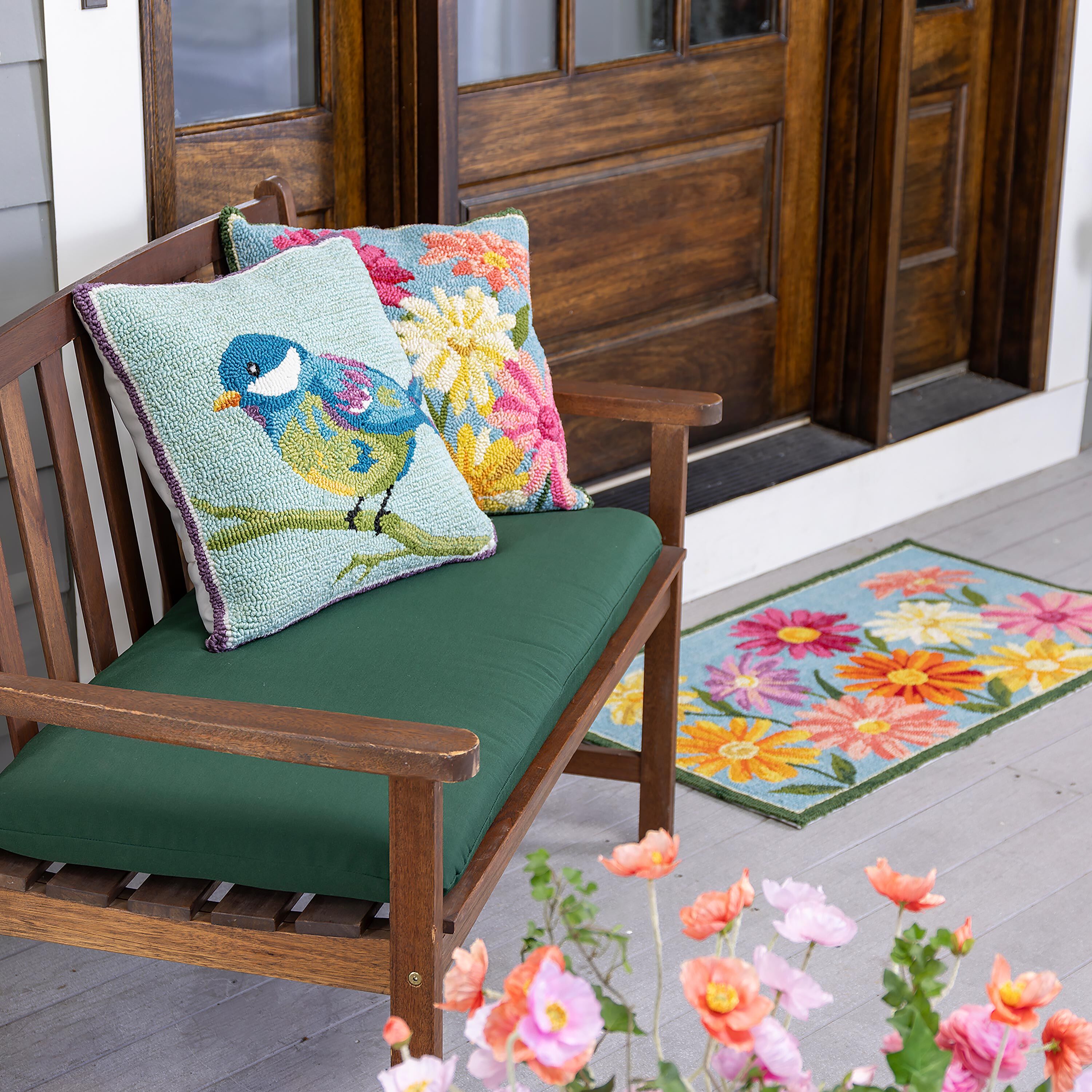 Indoor/Outdoor Bluebird Hooked Polypropylene Throw Pillow 18