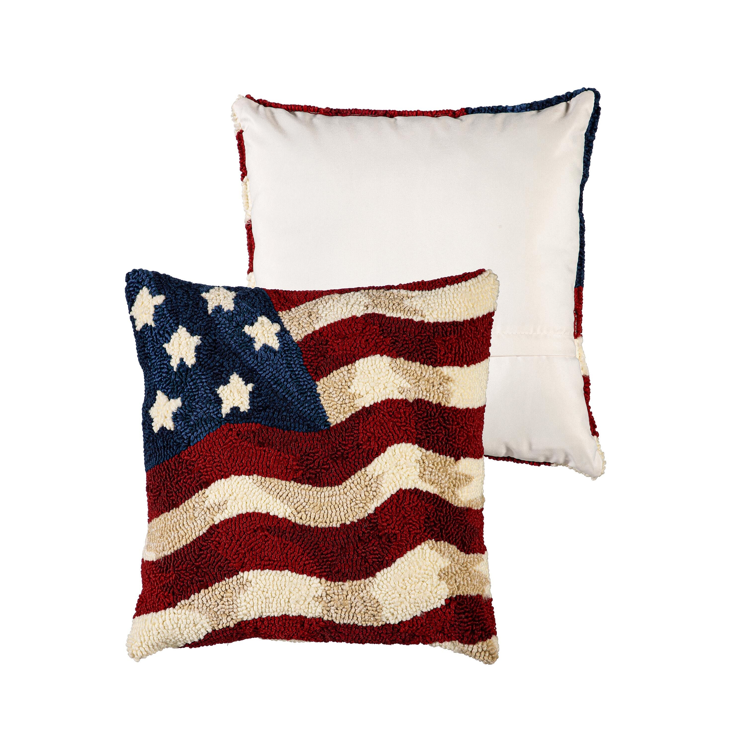 Indoor/Outdoor Hooked Polypropylene USA Pride Throw Pillow 18