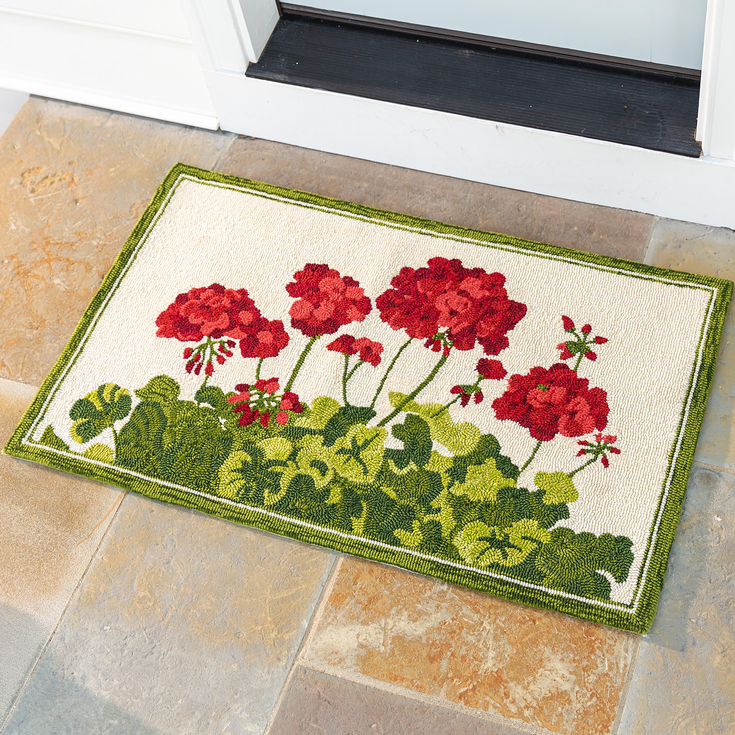 Indoor/Outdoor Geranium Hooked Polypropylene Accent Rug – Plow