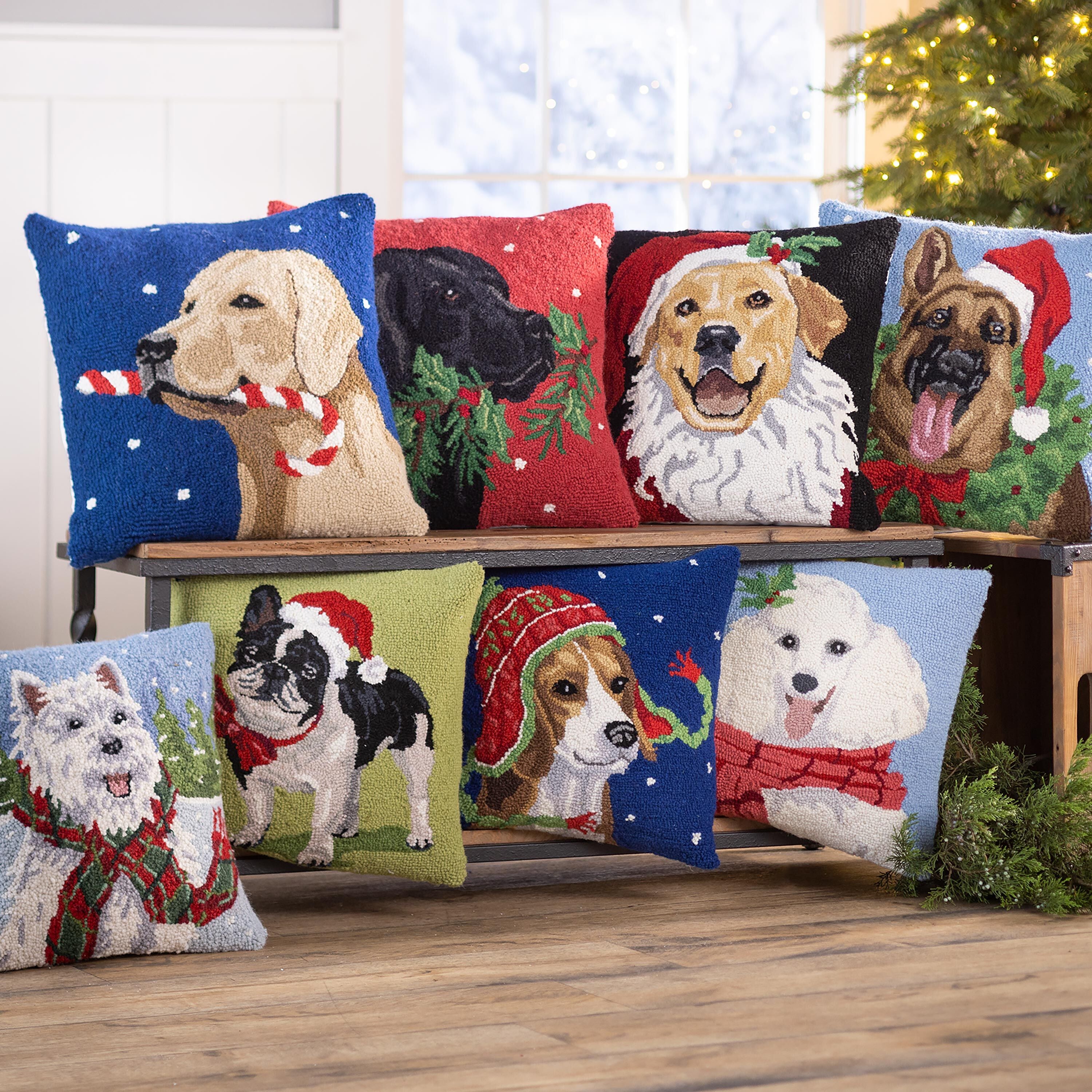 Plow & Hearth Golden Retriever Santa Throw Pillow