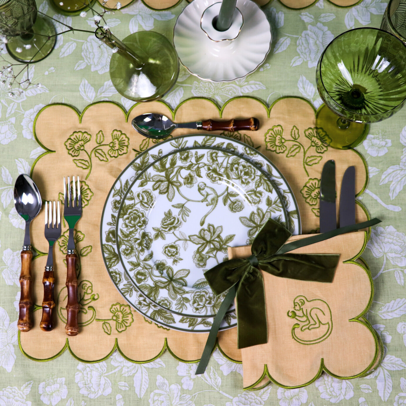 Plow & Hearth Pembroke Safari Dinner Plate