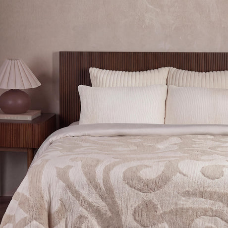 Snug Casablanca Comforter