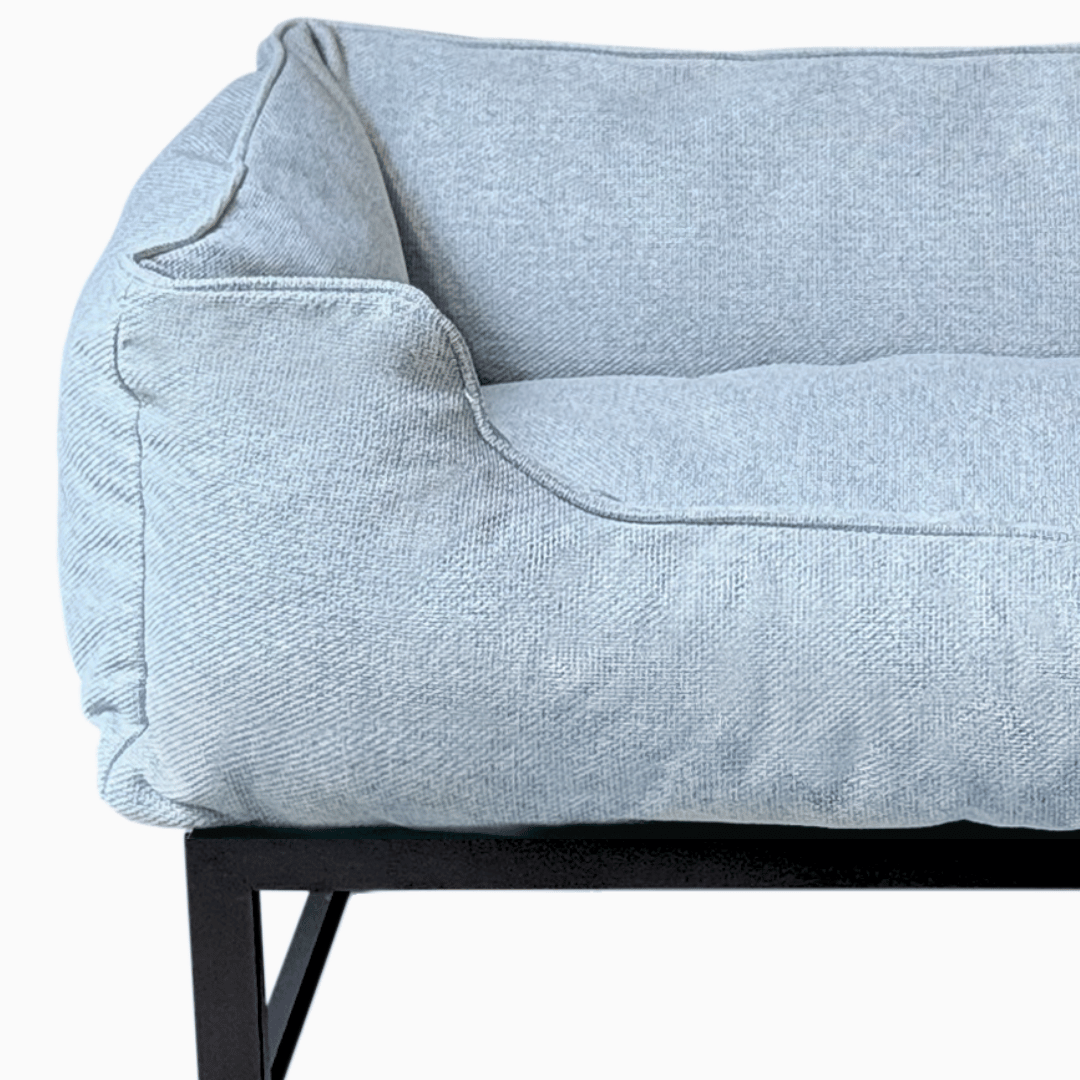 The FÜZI Elevated Dog Bed