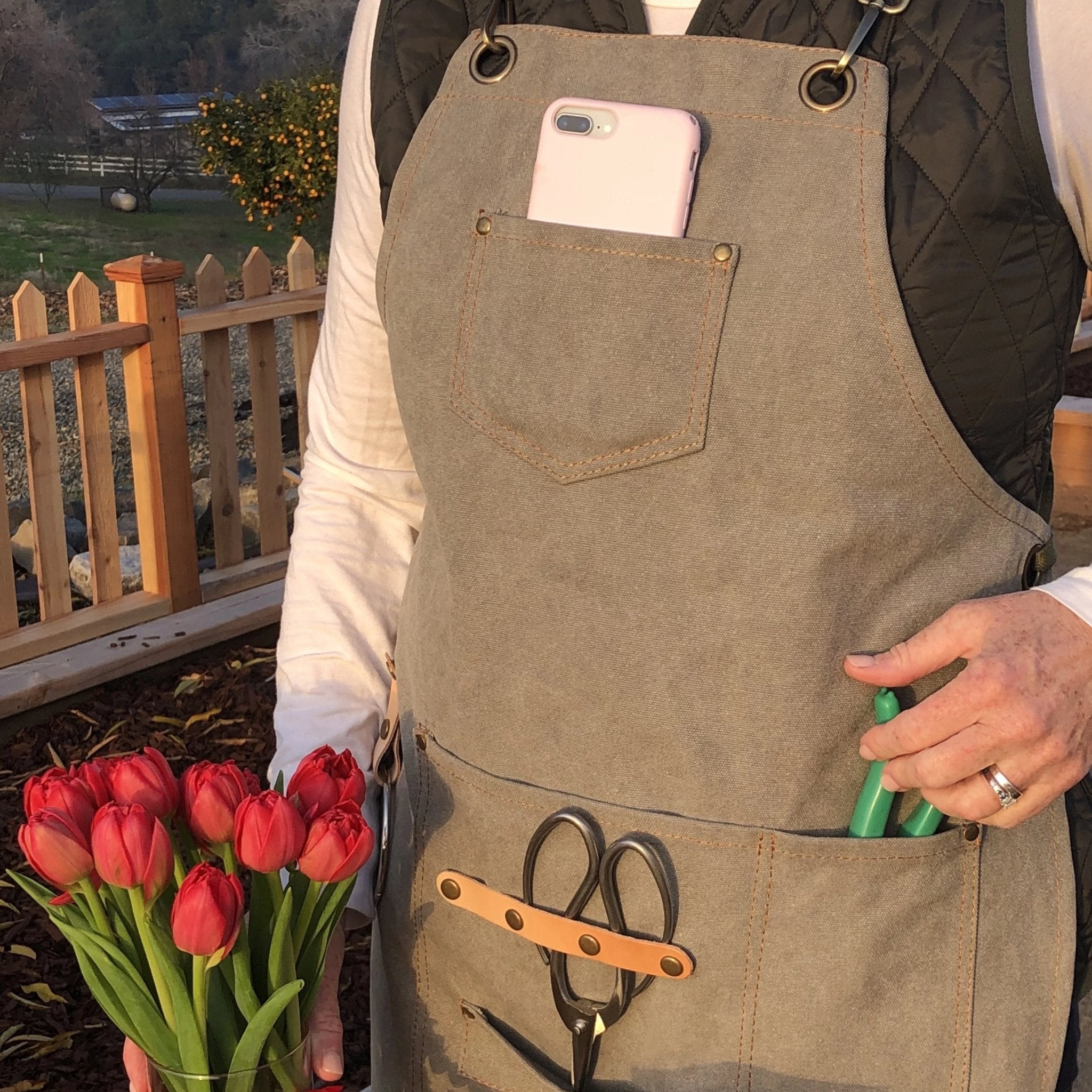gardening-apron-waxed-canvas-
