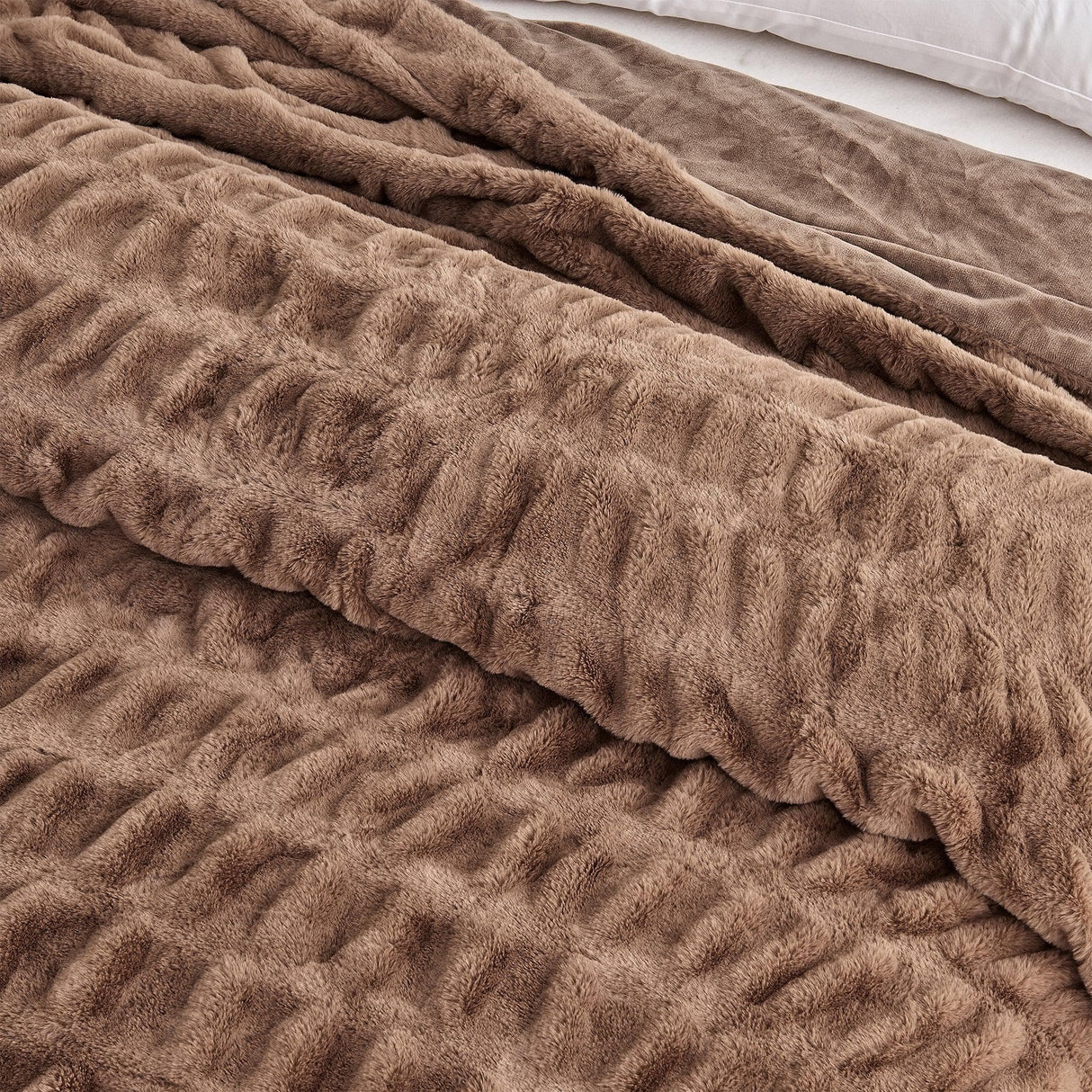 Ruched Faux Fur Throw Blanket - Alondra Collection