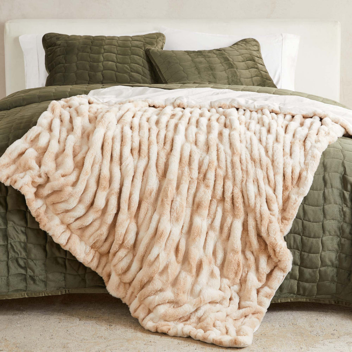 Ruched Faux Fur Throw Blanket - Alondra Collection