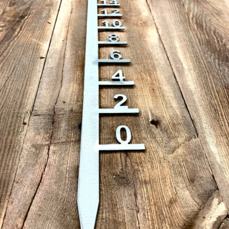 Simple Steel Snow Gauge