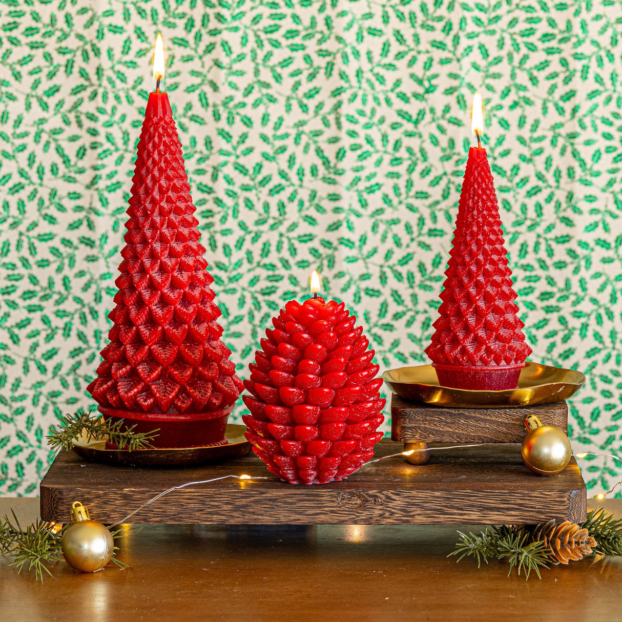 Signature Sculpted Pinecone Candle - Spicy Apple